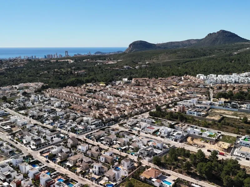 🌿 Live Between Sea and Mountains: Private Villa in a Natural Setting at the Foot of Mount Ponoig, Polop ⛰️🌊