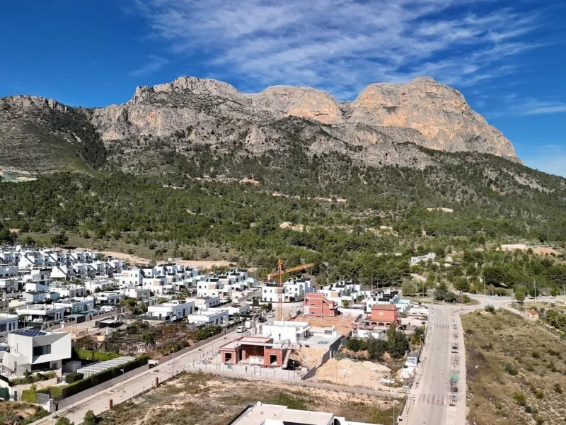 🌿 Live Between Sea and Mountains: Private Villa in a Natural Setting at the Foot of Mount Ponoig, Polop ⛰️🌊
