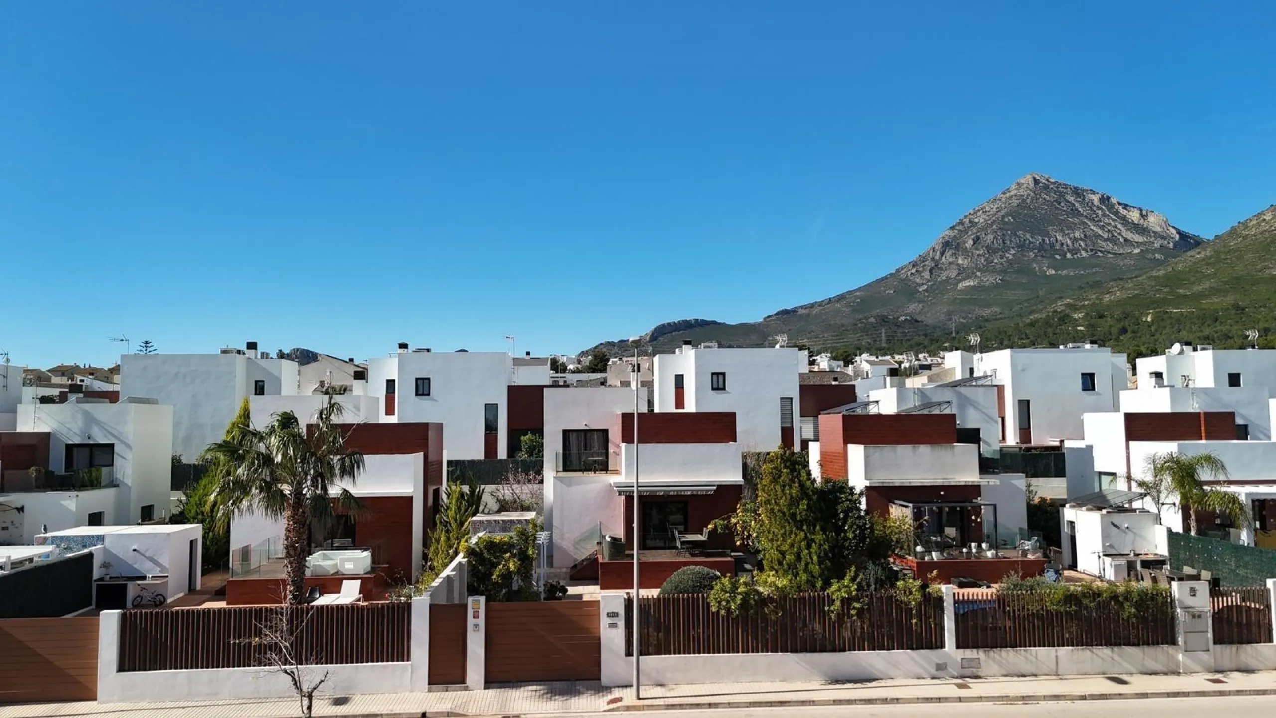 🌿 Live Between Sea and Mountains: Private Villa in a Natural Setting at the Foot of Mount Ponoig, Polop ⛰️🌊