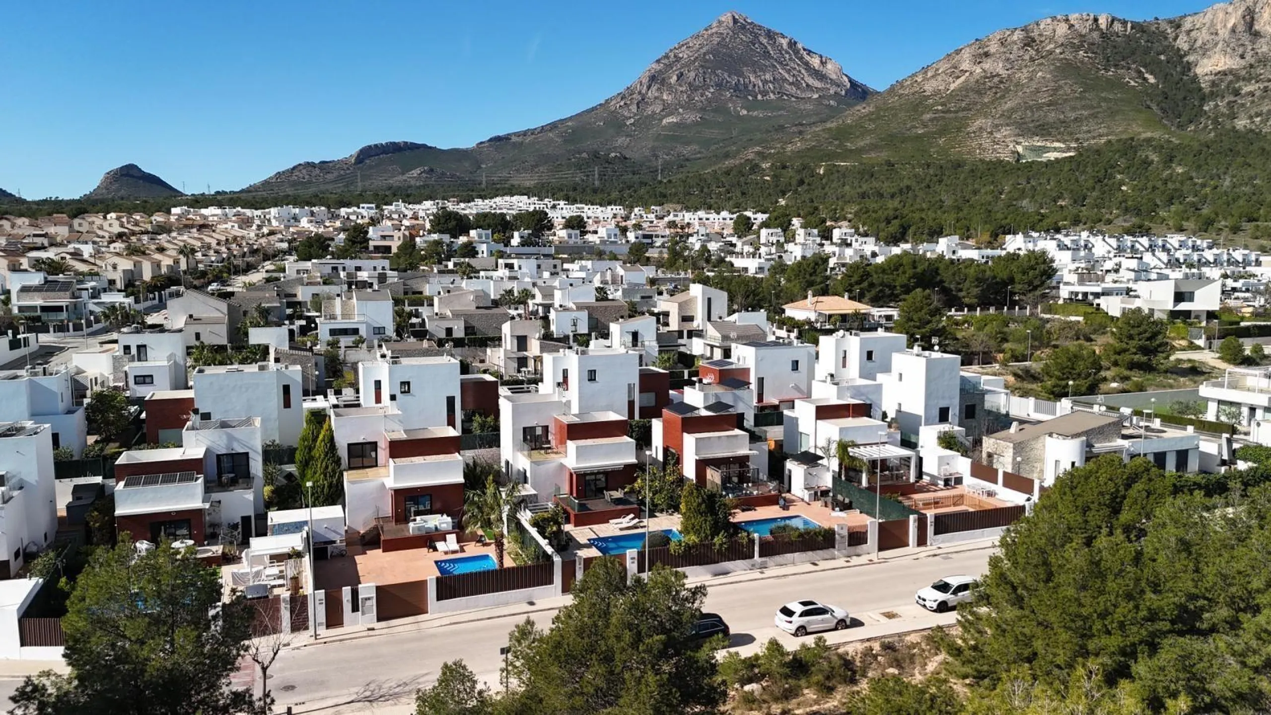🌿 Live Between Sea and Mountains: Private Villa in a Natural Setting at the Foot of Mount Ponoig, Polop ⛰️🌊