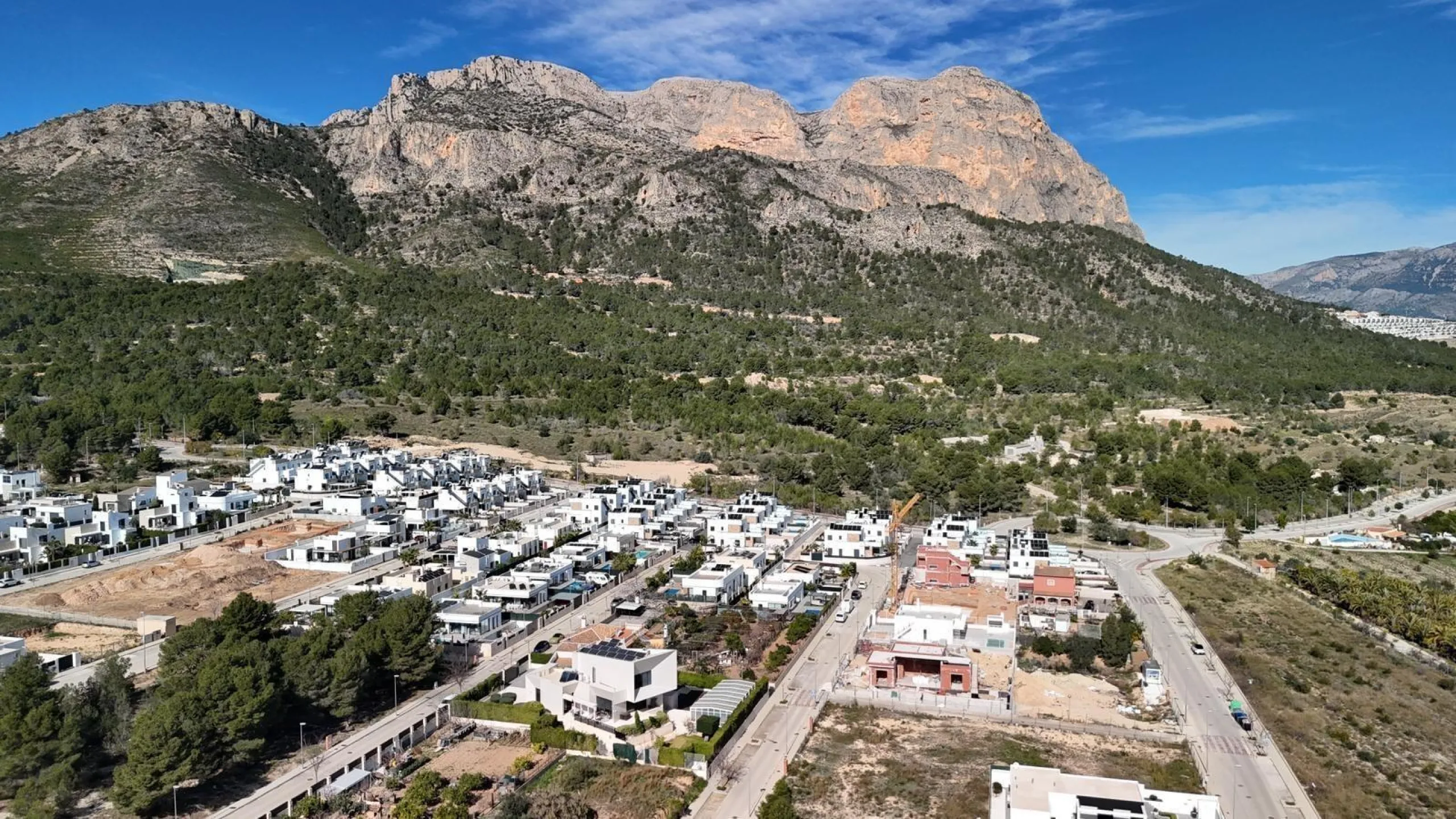 🌿 Live Between Sea and Mountains: Private Villa in a Natural Setting at the Foot of Mount Ponoig, Polop ⛰️🌊