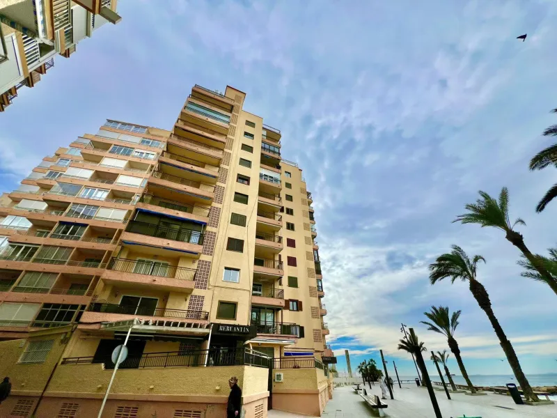 Charming West-Facing Apartment Near Playa del Cura in Torrevieja