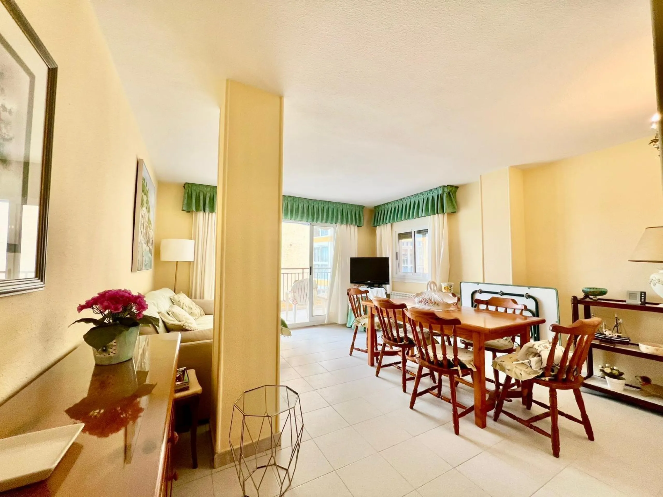 Charming West-Facing Apartment Near Playa del Cura in Torrevieja