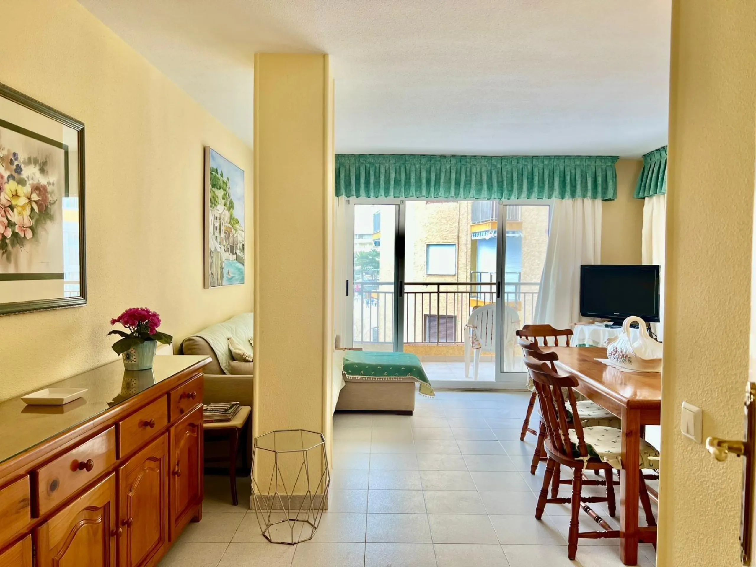 Charming West-Facing Apartment Near Playa del Cura in Torrevieja