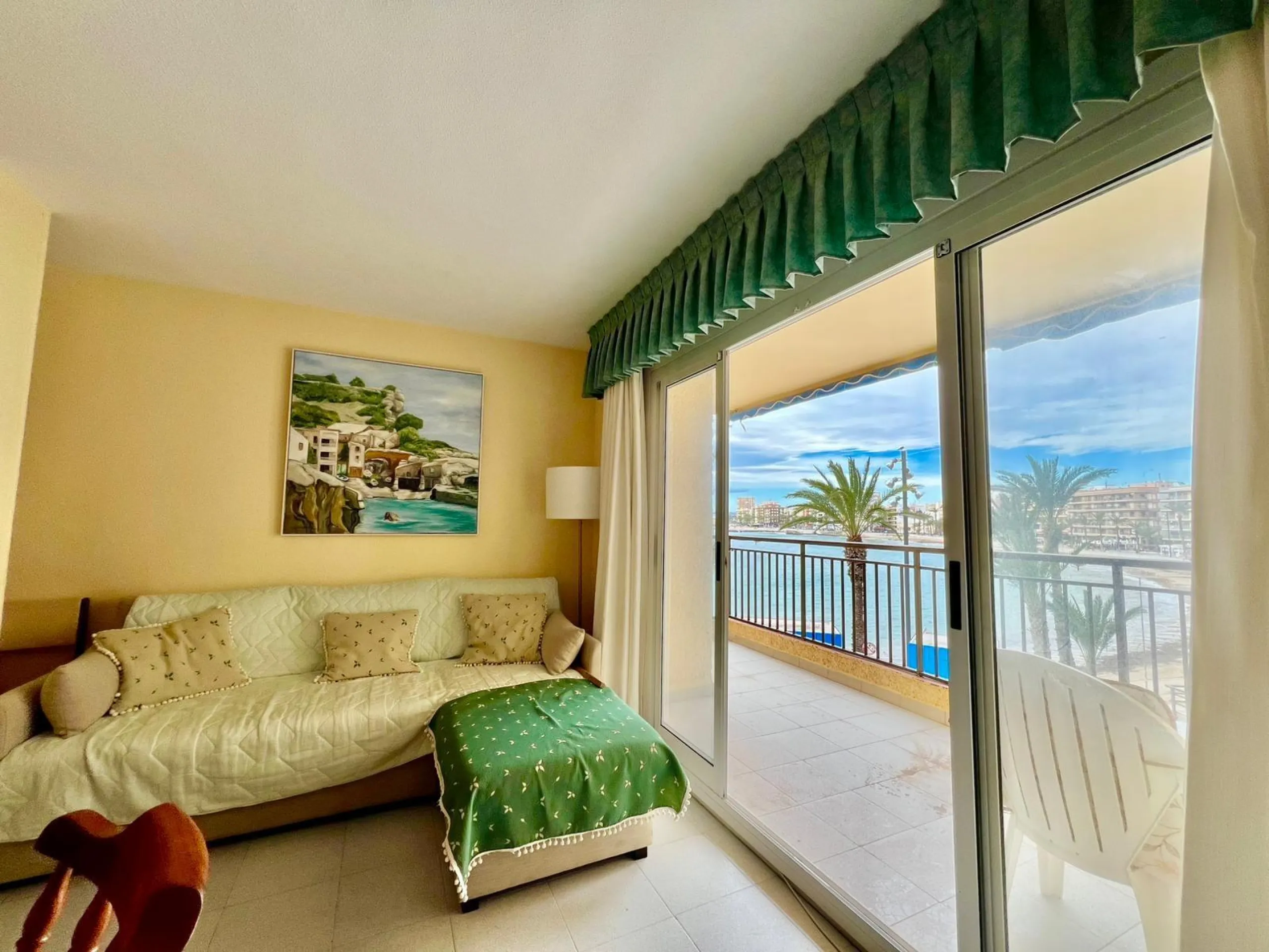 Charming West-Facing Apartment Near Playa del Cura in Torrevieja