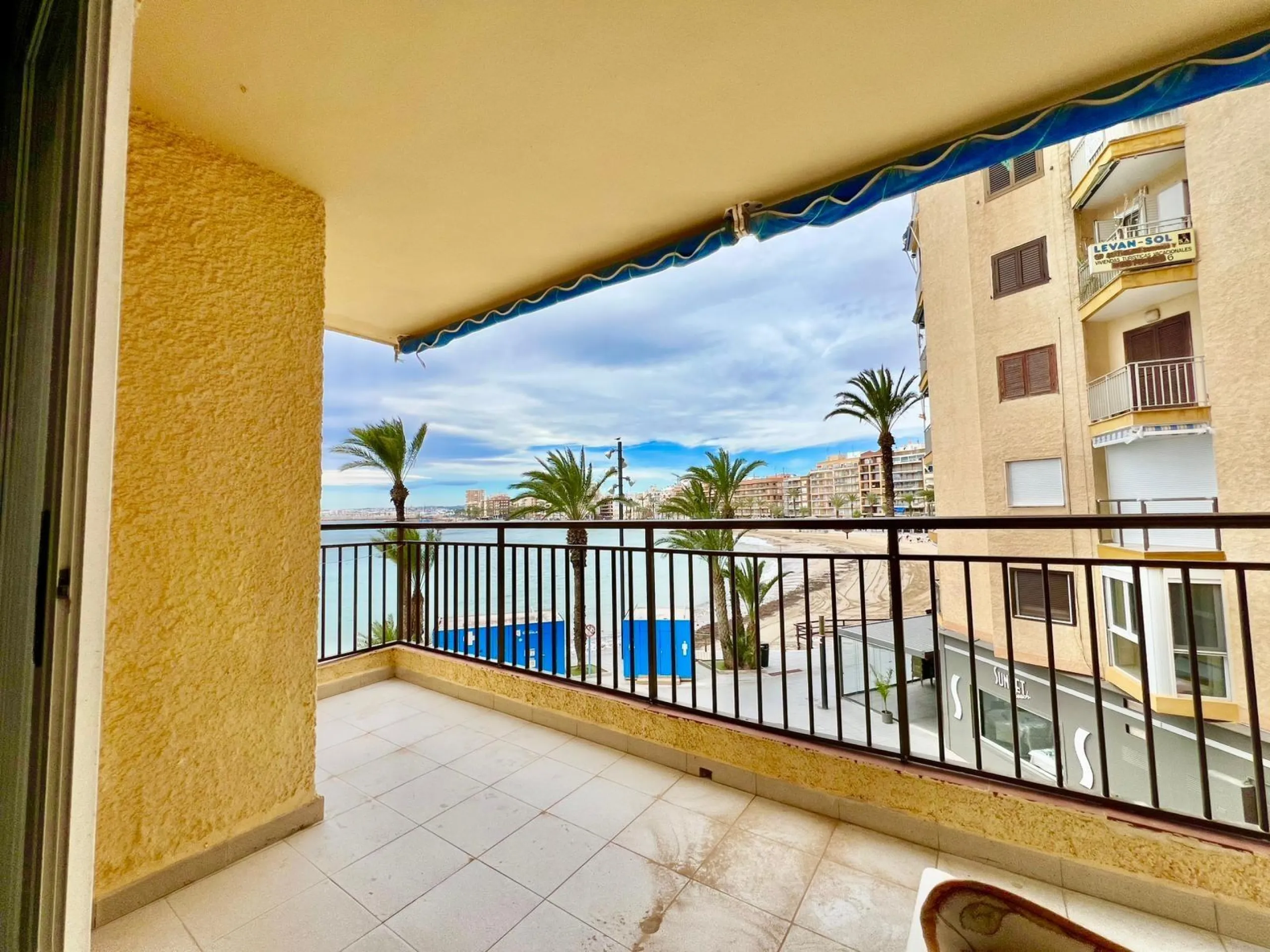 Charming West-Facing Apartment Near Playa del Cura in Torrevieja
