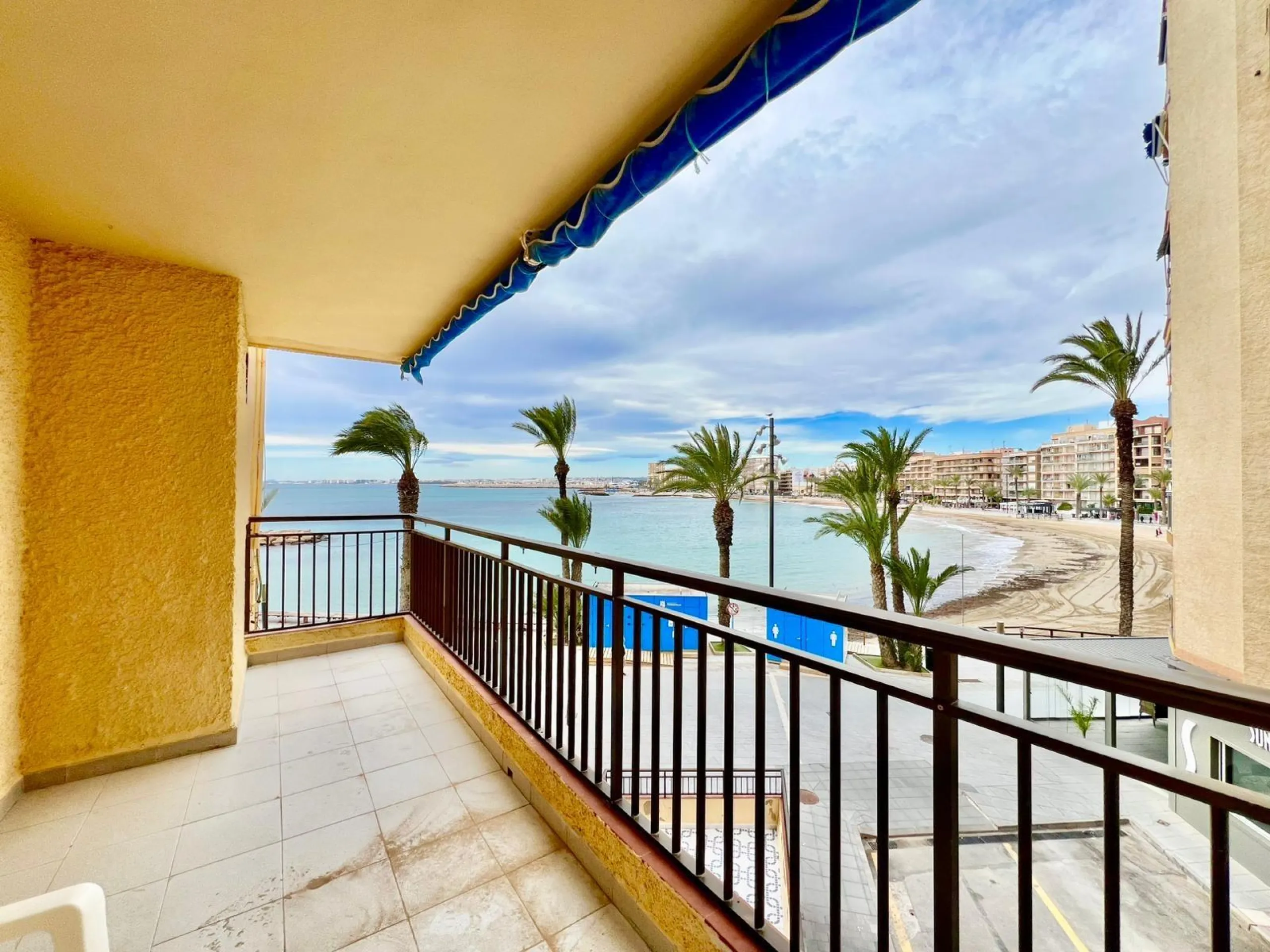 Charming West-Facing Apartment Near Playa del Cura in Torrevieja