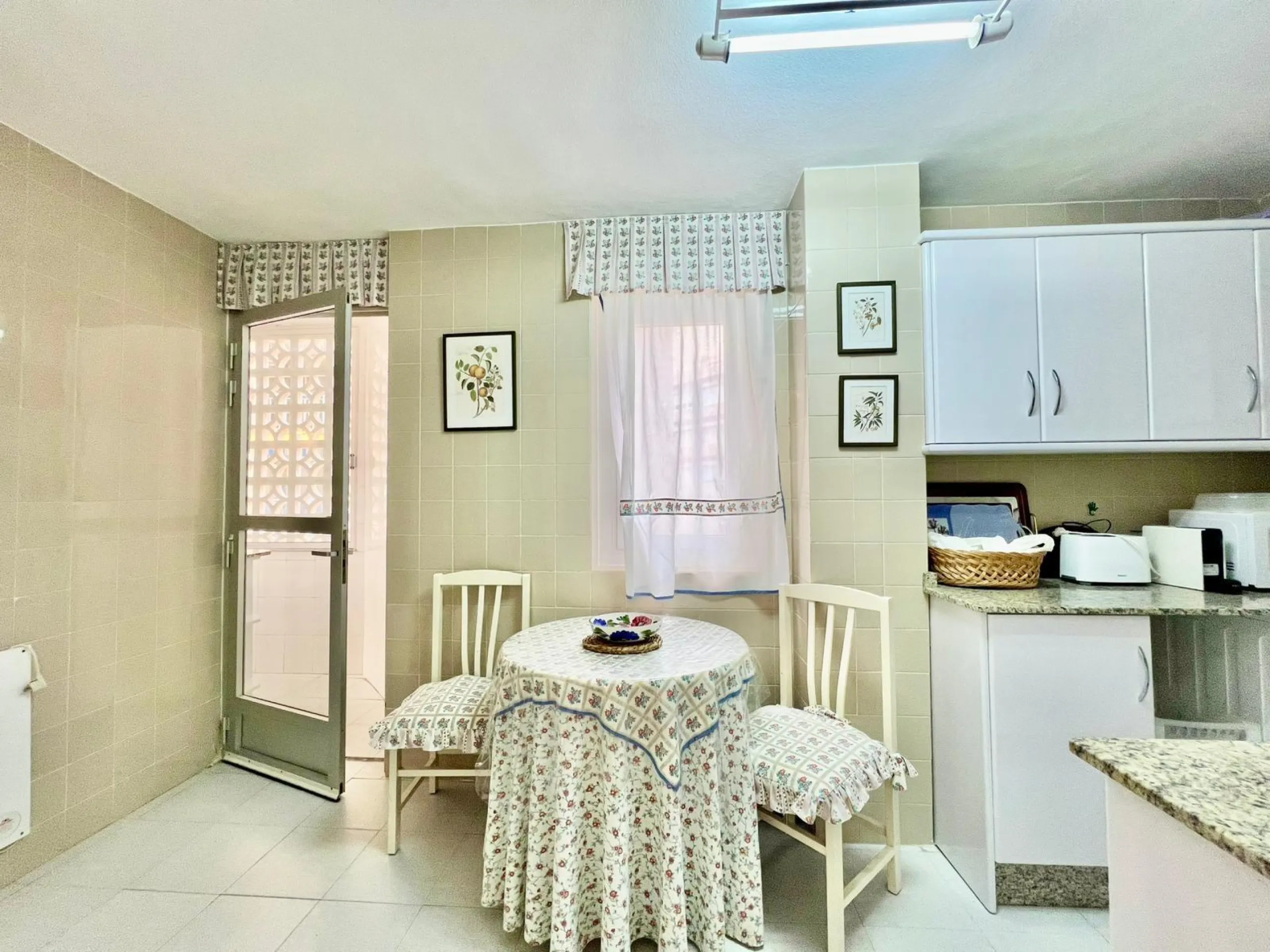 Charming West-Facing Apartment Near Playa del Cura in Torrevieja