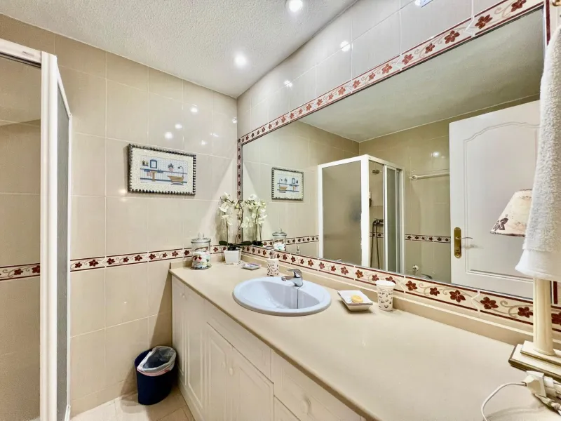 Charming West-Facing Apartment Near Playa del Cura in Torrevieja