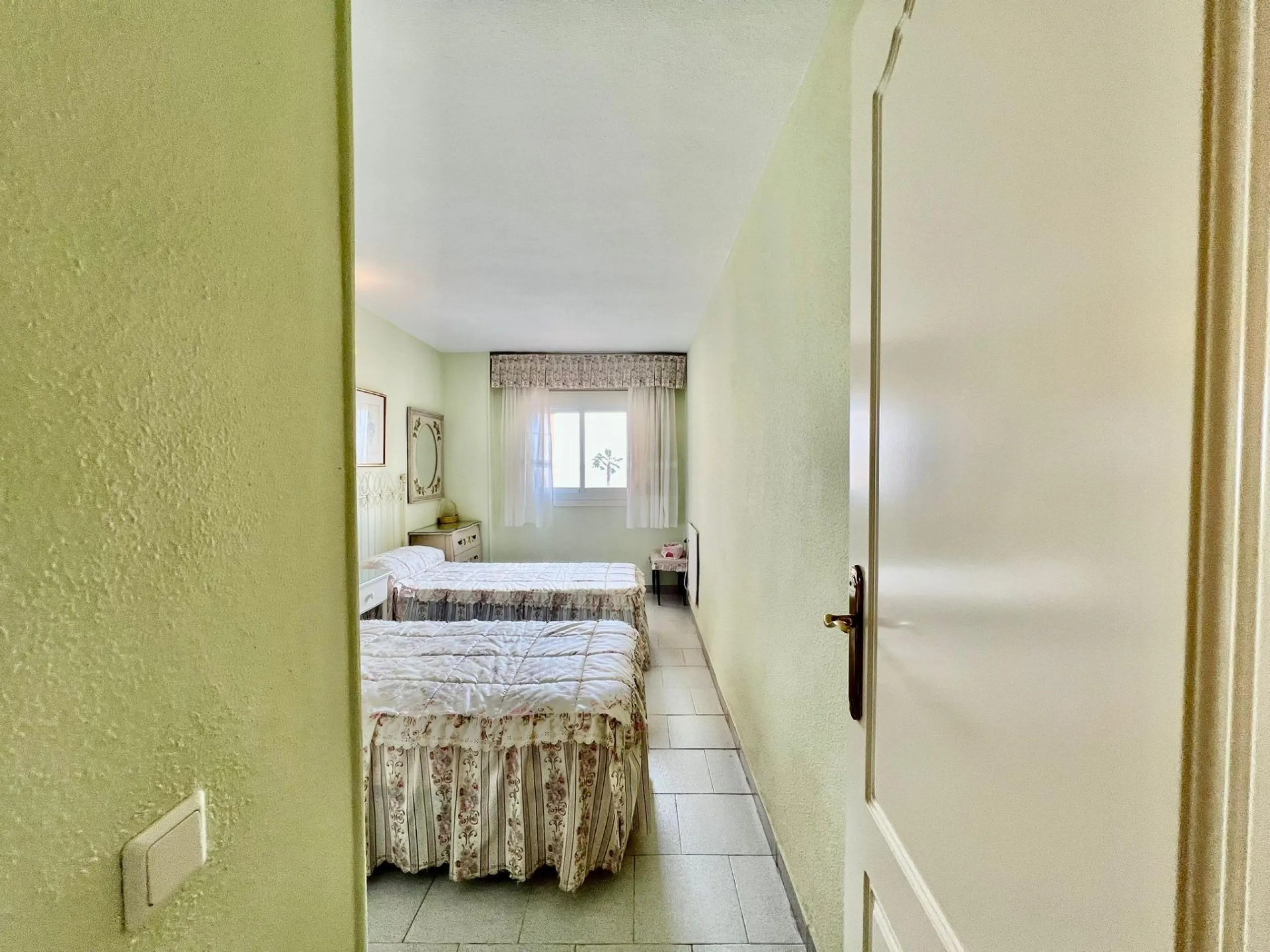 Charming West-Facing Apartment Near Playa del Cura in Torrevieja