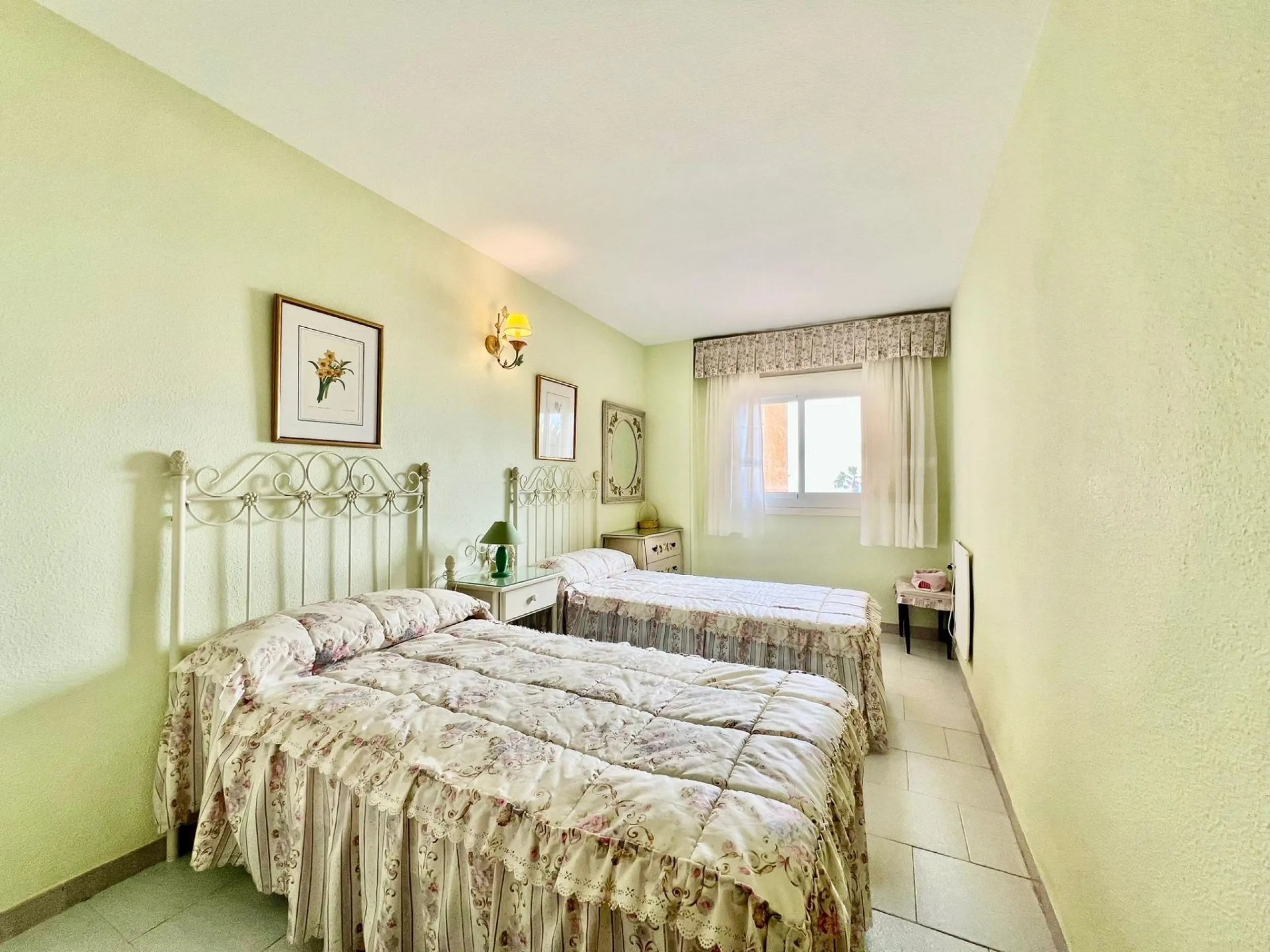 Charming West-Facing Apartment Near Playa del Cura in Torrevieja