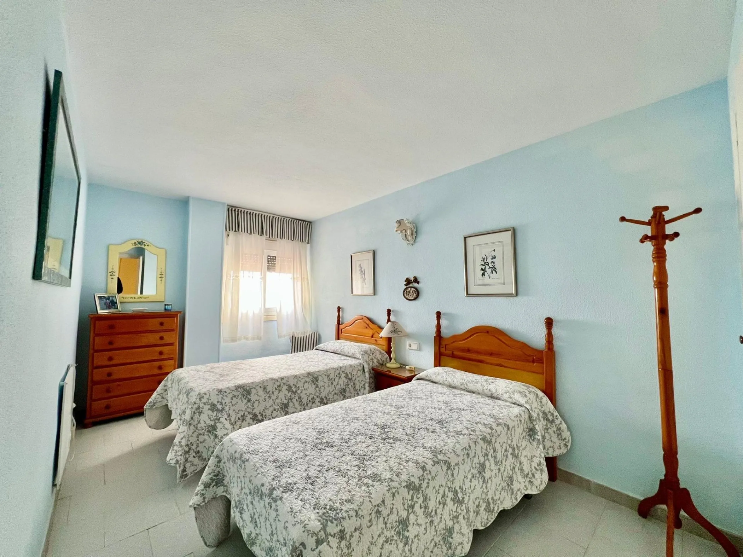 Charming West-Facing Apartment Near Playa del Cura in Torrevieja