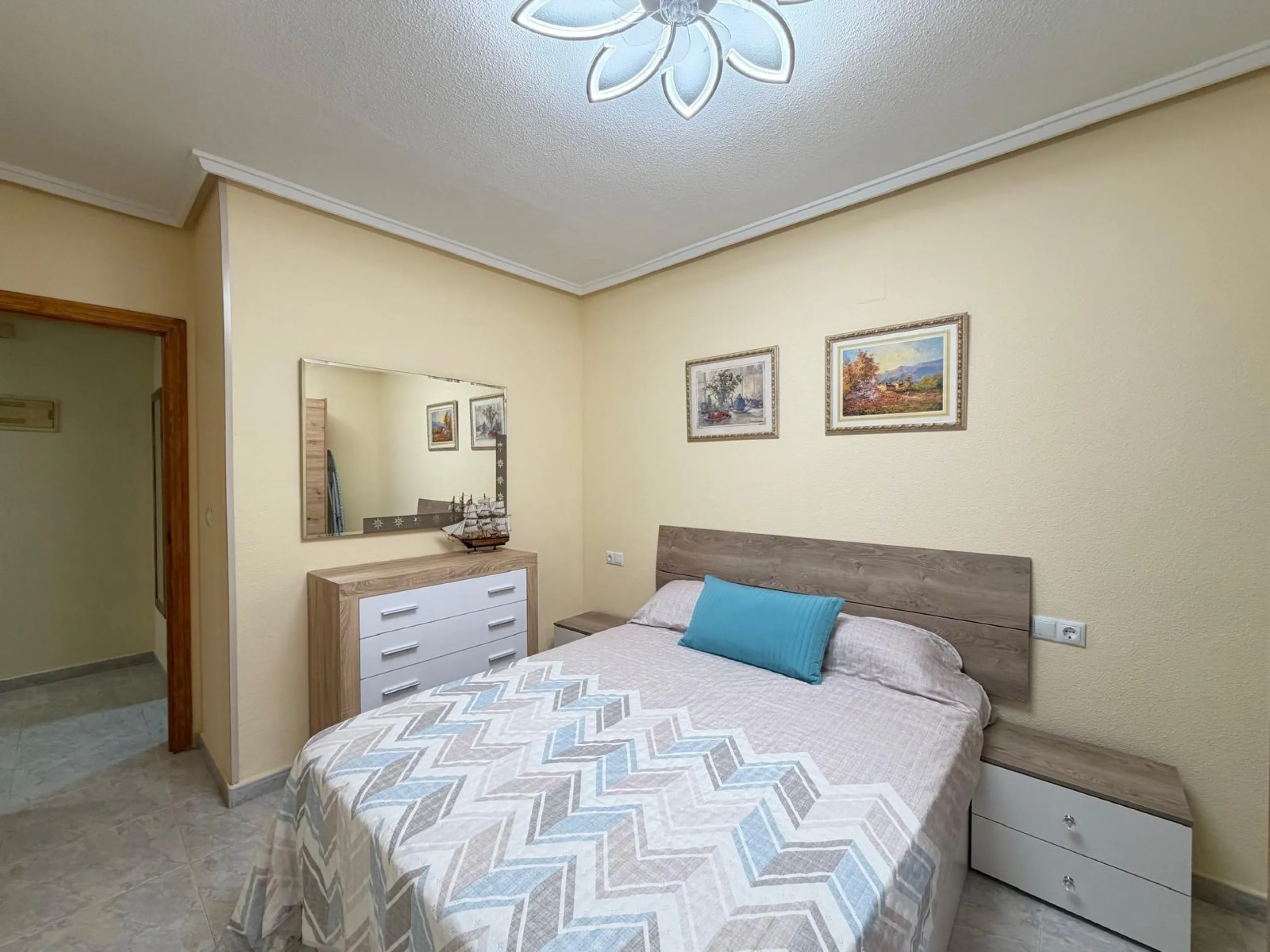 ESPECTACULAR APARTAMENTO CON VISTAS AL MAR A 150 METROS DE PLAYA DEL CURA Y CON 107 M2 DE SUPERFICIE. 3 DORM. 2 BAÑOS.