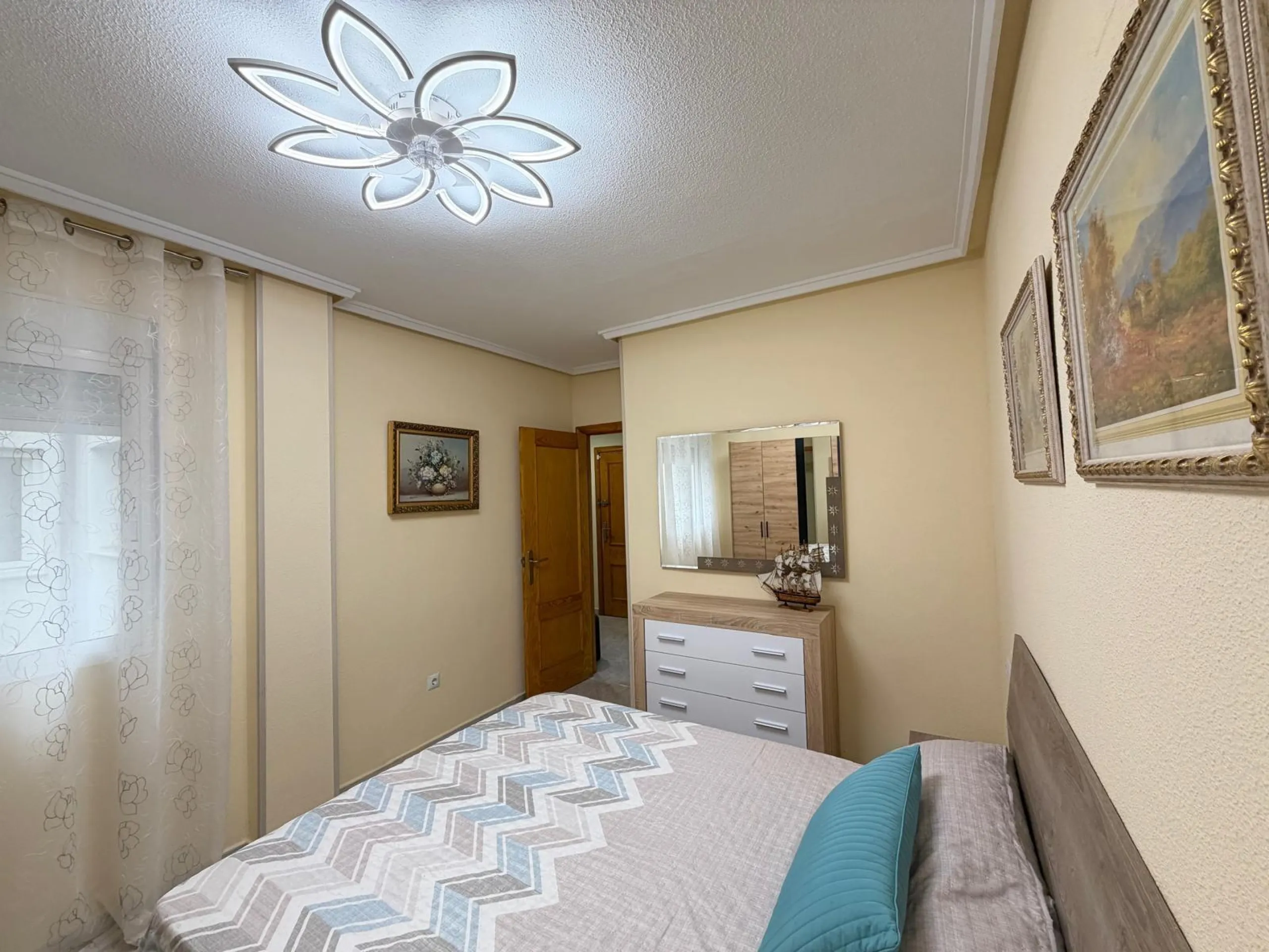 ESPECTACULAR APARTAMENTO CON VISTAS AL MAR A 150 METROS DE PLAYA DEL CURA Y CON 107 M2 DE SUPERFICIE. 3 DORM. 2 BAÑOS.