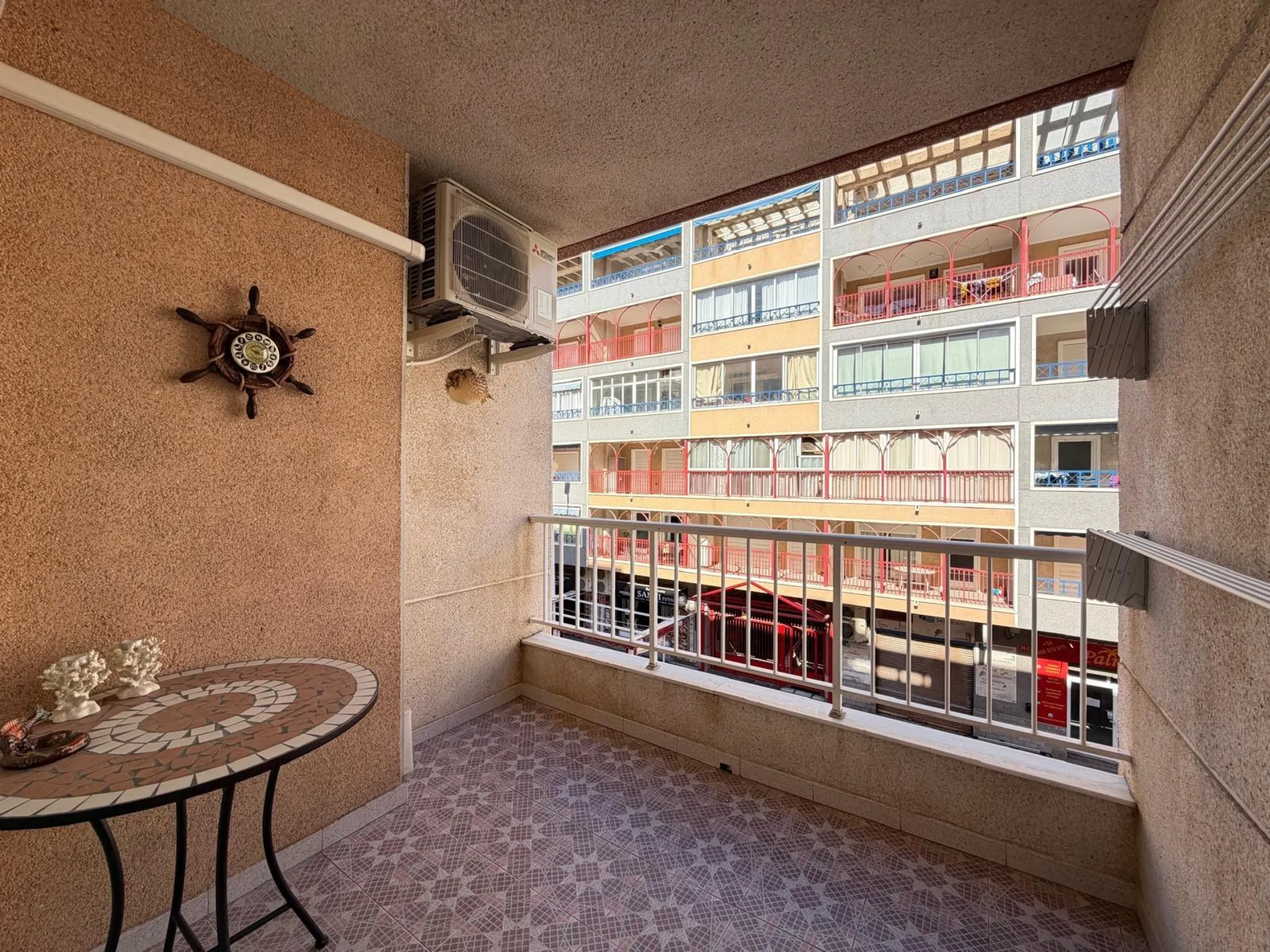 ESPECTACULAR APARTAMENTO CON VISTAS AL MAR A 150 METROS DE PLAYA DEL CURA Y CON 107 M2 DE SUPERFICIE. 3 DORM. 2 BAÑOS.
