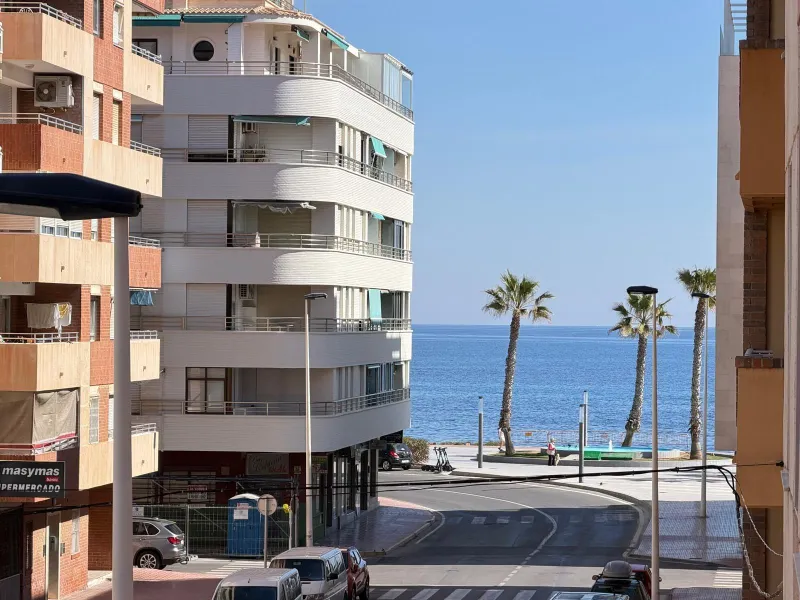 ESPECTACULAR APARTAMENTO CON VISTAS AL MAR A 150 METROS DE PLAYA DEL CURA Y CON 107 M2 DE SUPERFICIE. 3 DORM. 2 BAÑOS.