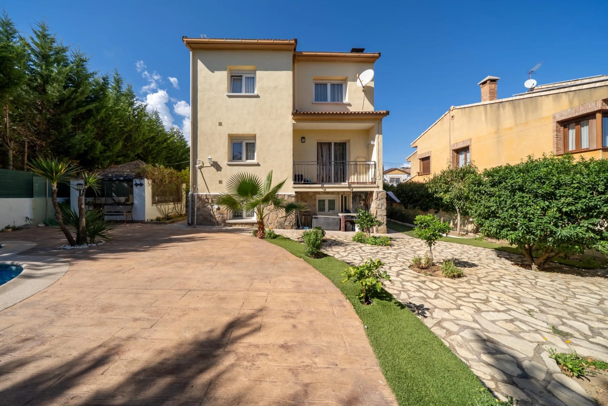 CHALET INDEPENDIENTE EN SAN MARTÍN DE VALDEIGLESIAS, MADRID