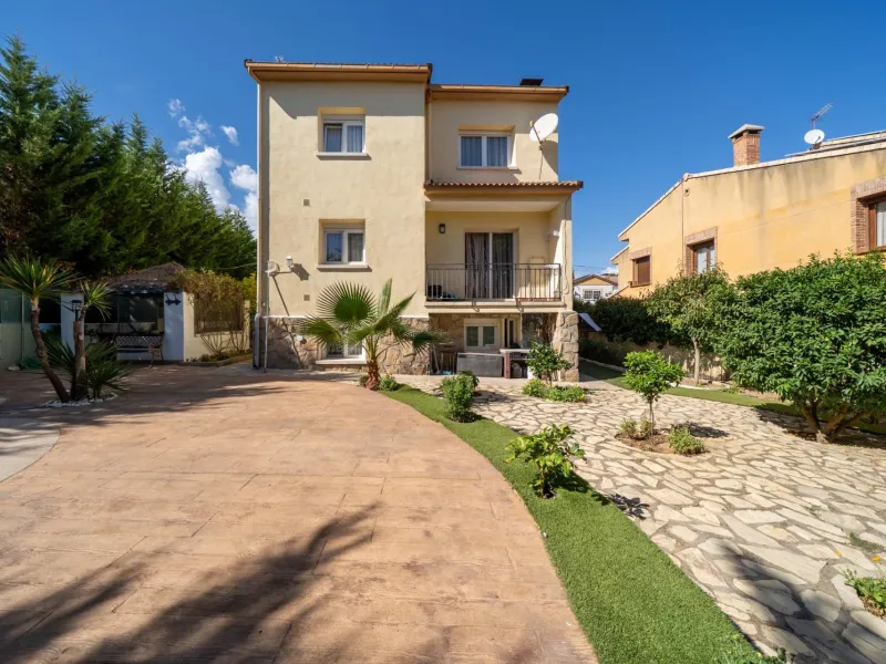 CHALET INDEPENDIENTE EN SAN MARTÍN DE VALDEIGLESIAS, MADRID