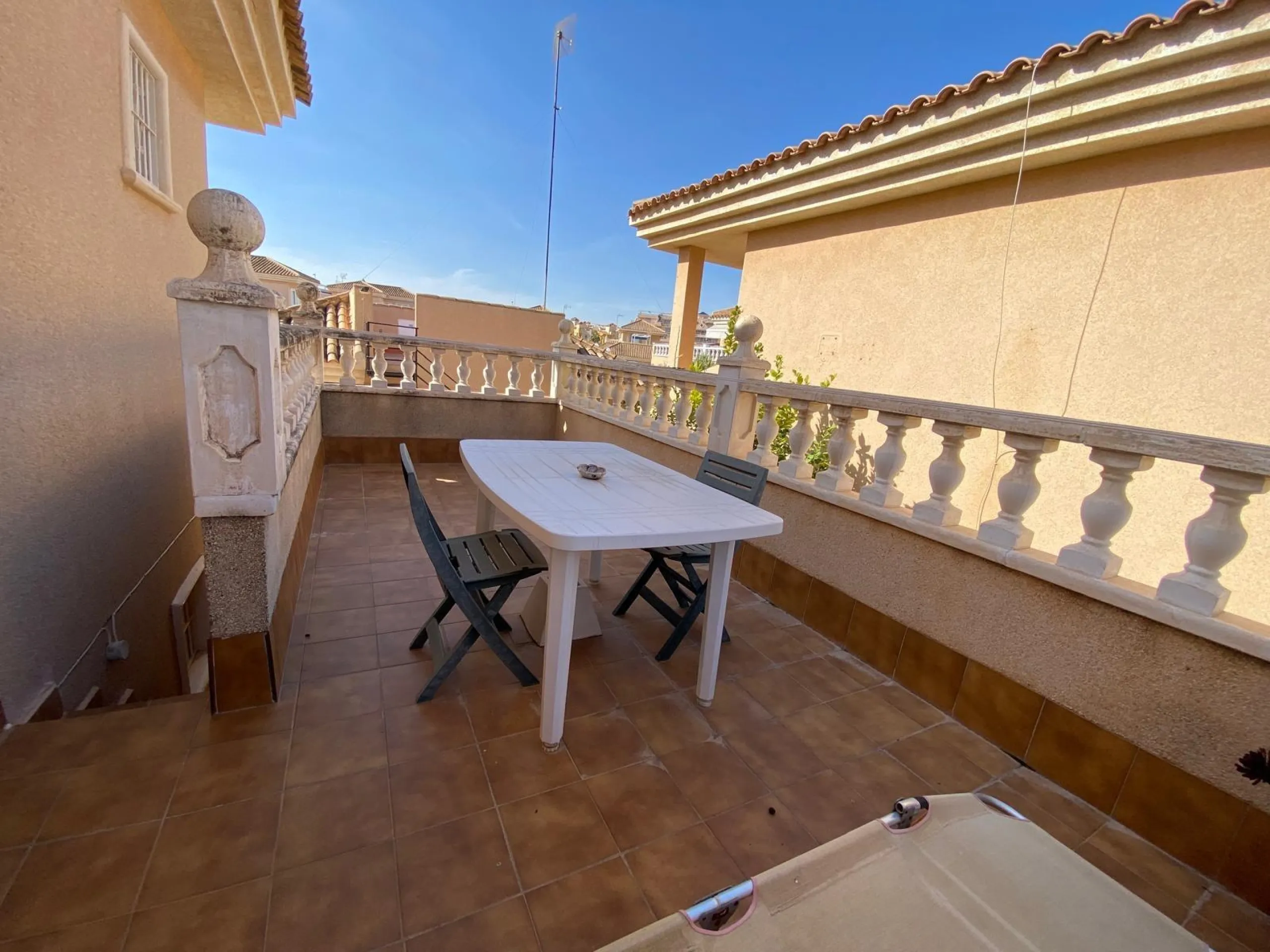 House with large plot, parking, and communal pool