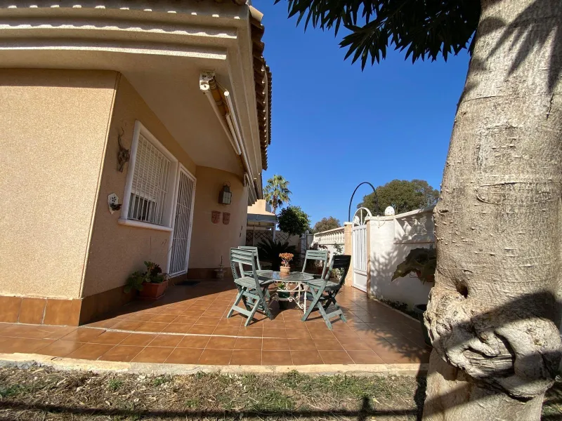 House with large plot, parking, and communal pool