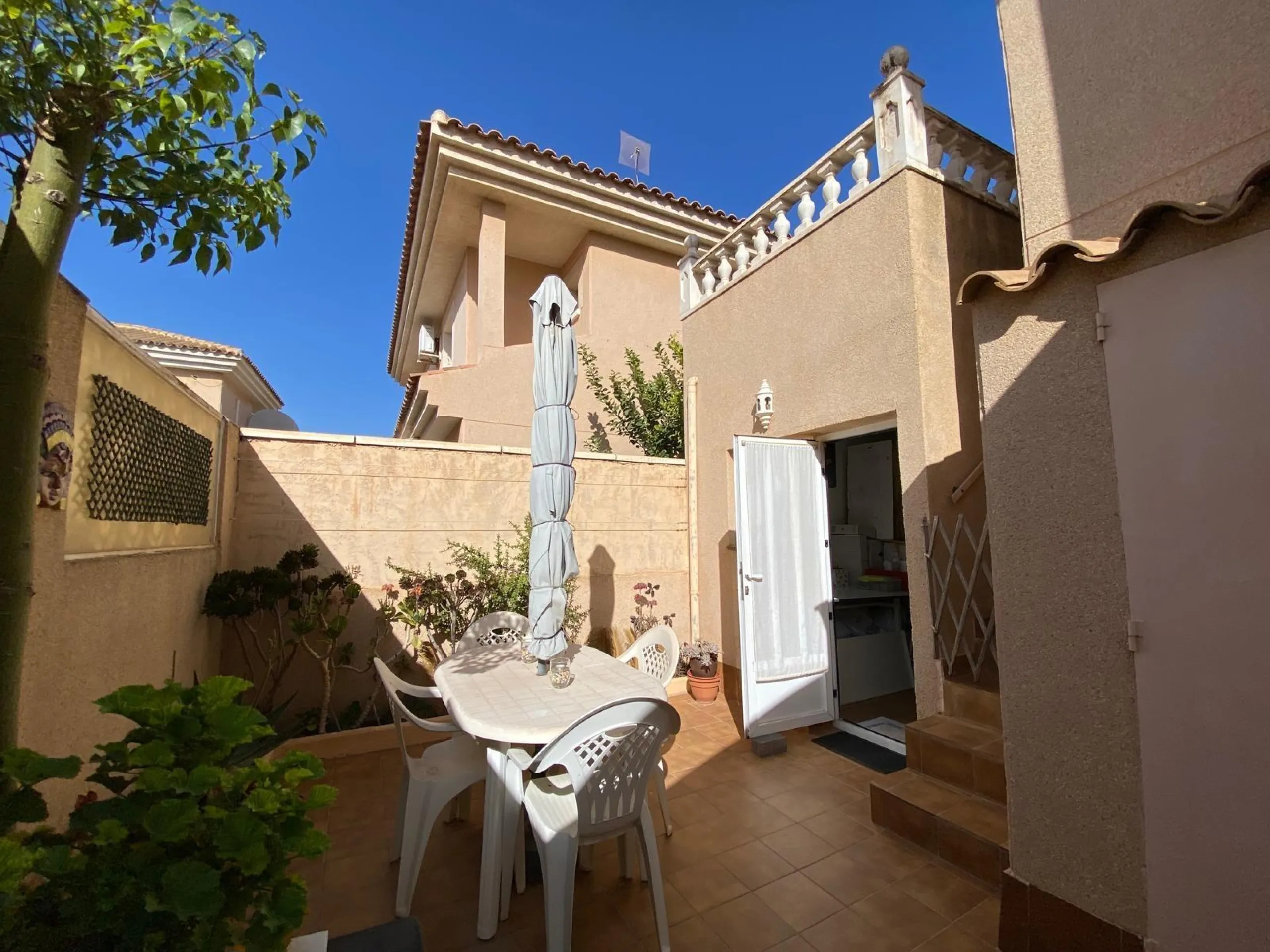 House with large plot, parking, and communal pool