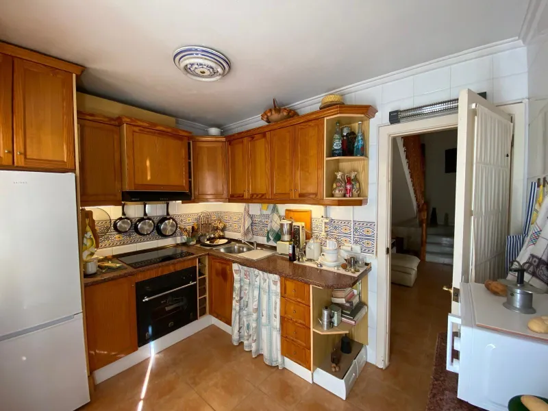House with large plot, parking, and communal pool