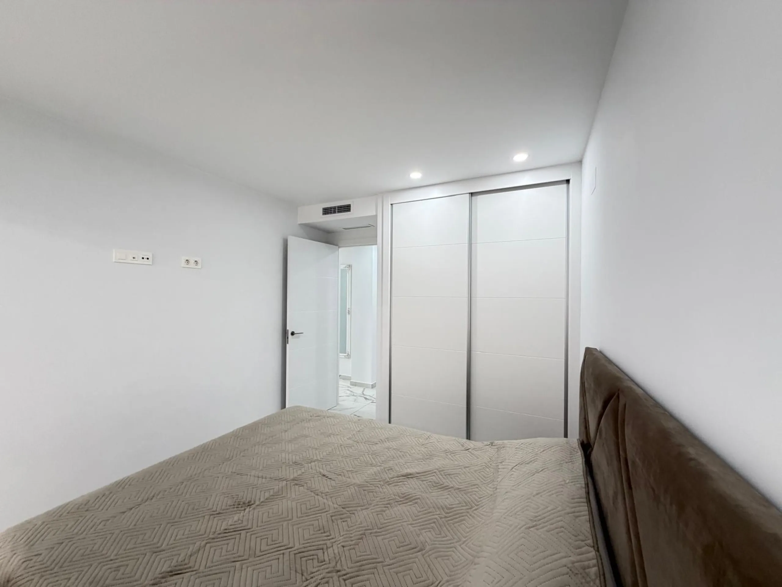NUEVO APARTAMENTO EN RESIDENCIAL "ALEGRIA 21" CON GARAJE+TRASTERO INCLUIDO. 2 DORM. 2 BAÑOS. 105 M2. PISCINA+SAUNA+BARBACOA.