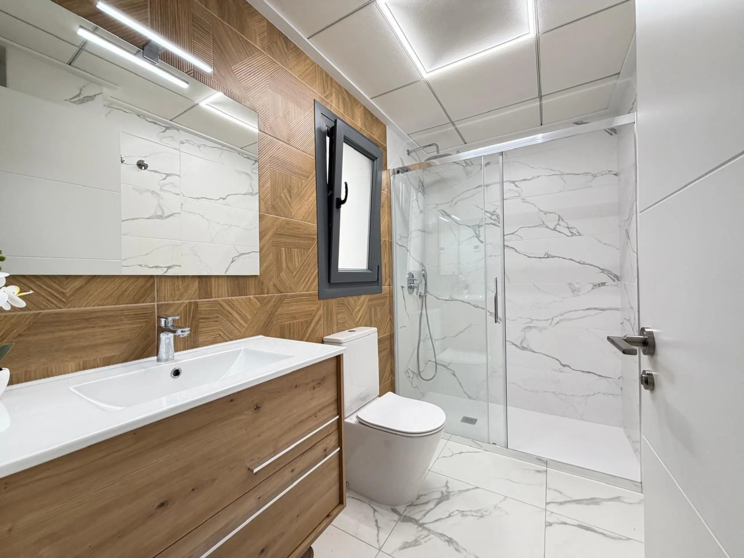 NUEVO APARTAMENTO EN RESIDENCIAL "ALEGRIA 21" CON GARAJE+TRASTERO INCLUIDO. 2 DORM. 2 BAÑOS. 105 M2. PISCINA+SAUNA+BARBACOA.