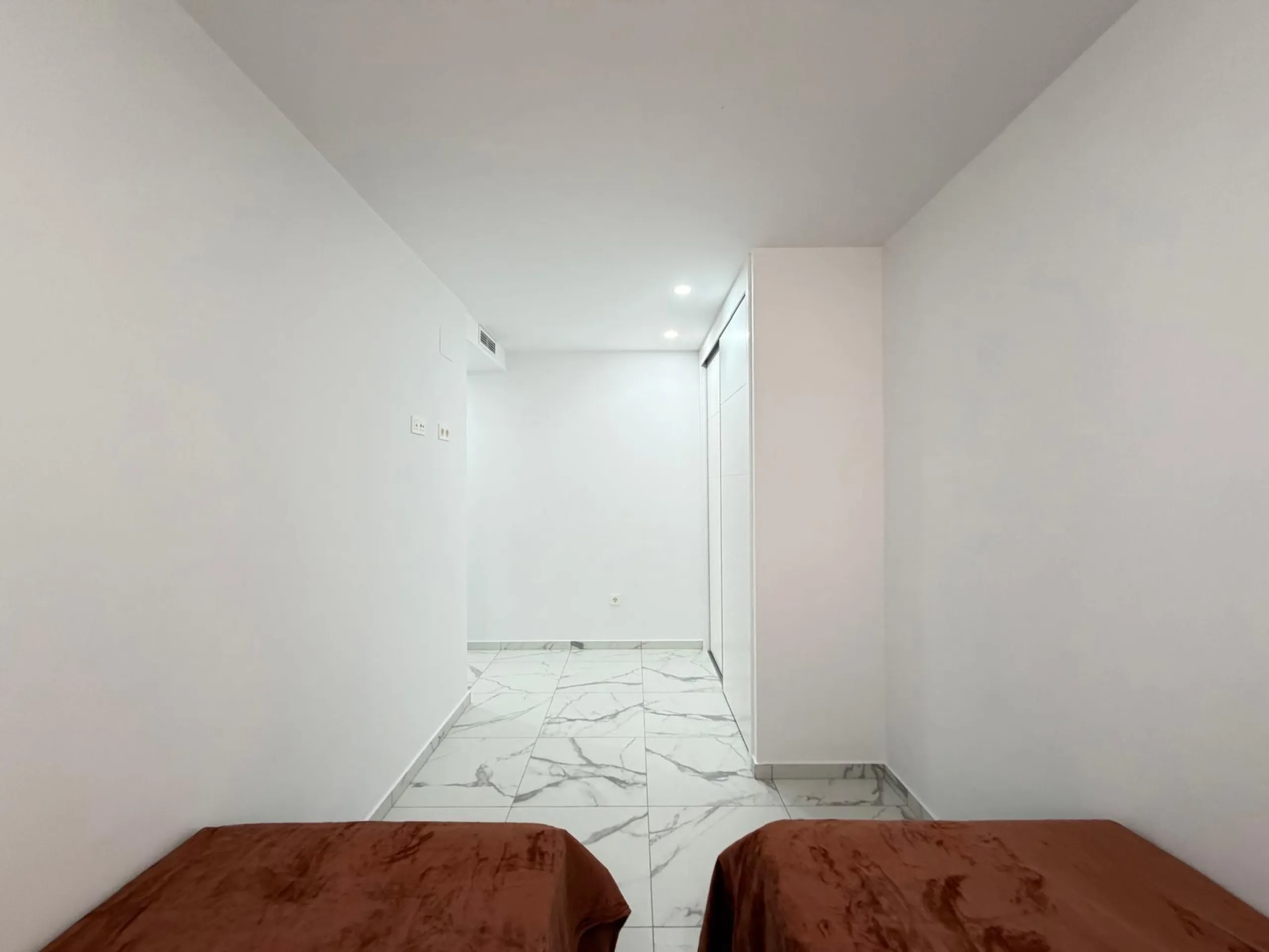 NUEVO APARTAMENTO EN RESIDENCIAL "ALEGRIA 21" CON GARAJE+TRASTERO INCLUIDO. 2 DORM. 2 BAÑOS. 105 M2. PISCINA+SAUNA+BARBACOA.