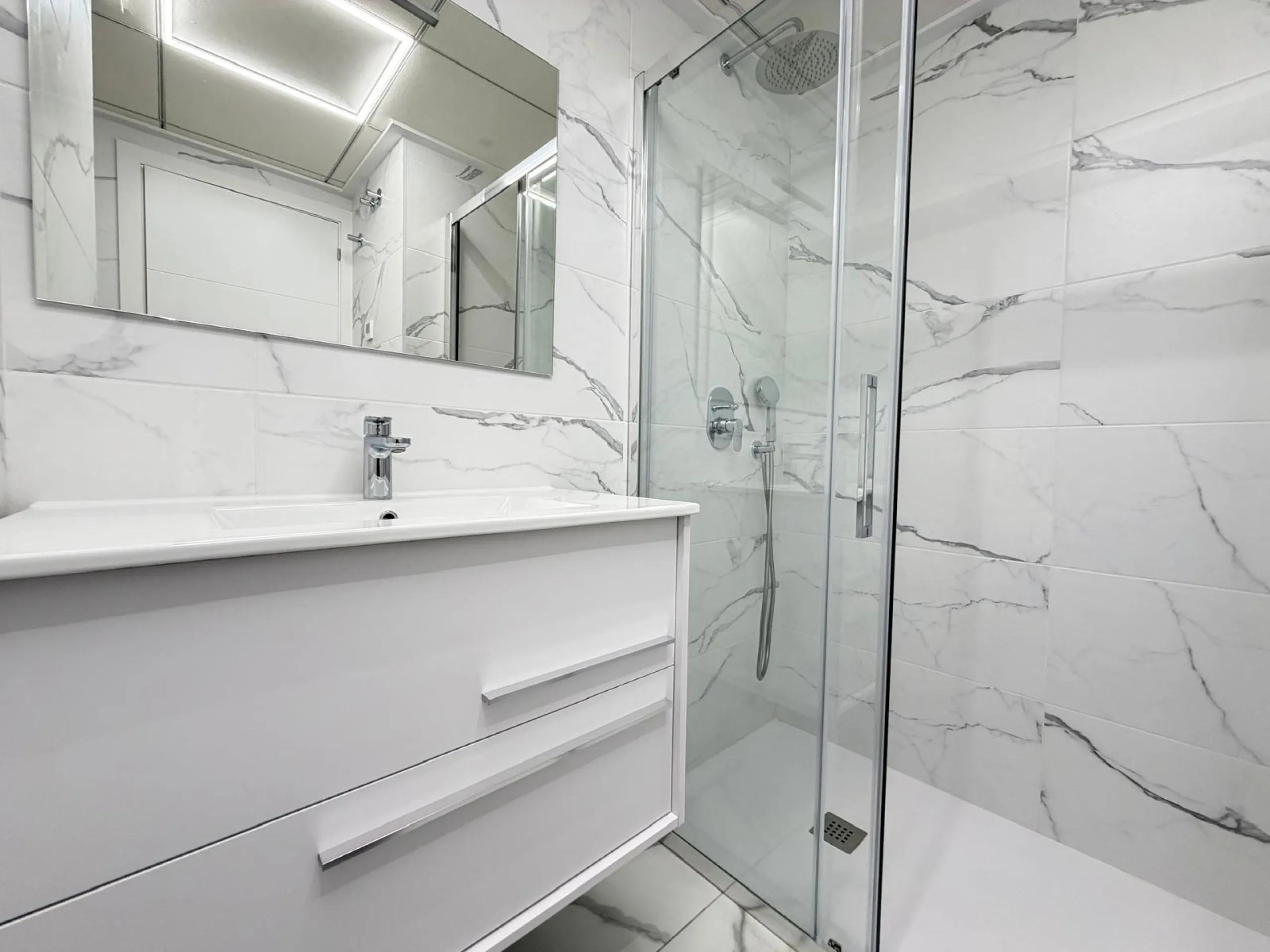 NUEVO APARTAMENTO EN RESIDENCIAL "ALEGRIA 21" CON GARAJE+TRASTERO INCLUIDO. 2 DORM. 2 BAÑOS. 105 M2. PISCINA+SAUNA+BARBACOA.
