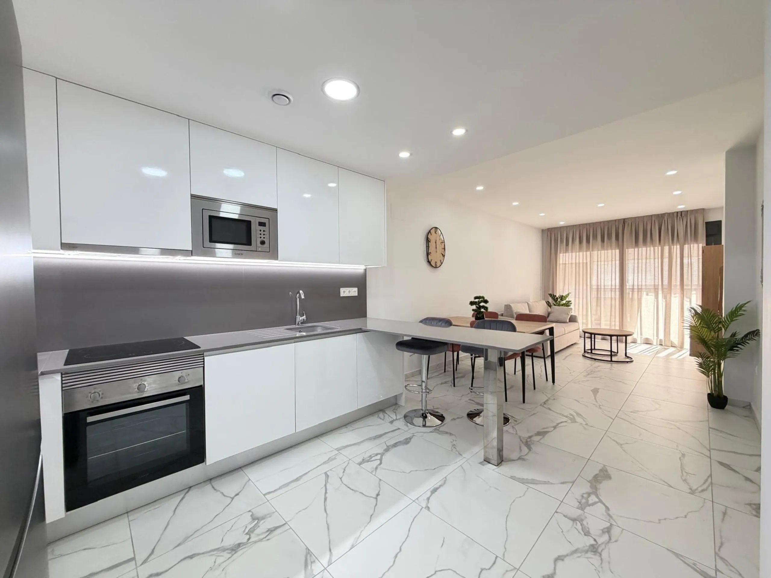 NUEVO APARTAMENTO EN RESIDENCIAL "ALEGRIA 21" CON GARAJE+TRASTERO INCLUIDO. 2 DORM. 2 BAÑOS. 105 M2. PISCINA+SAUNA+BARBACOA.
