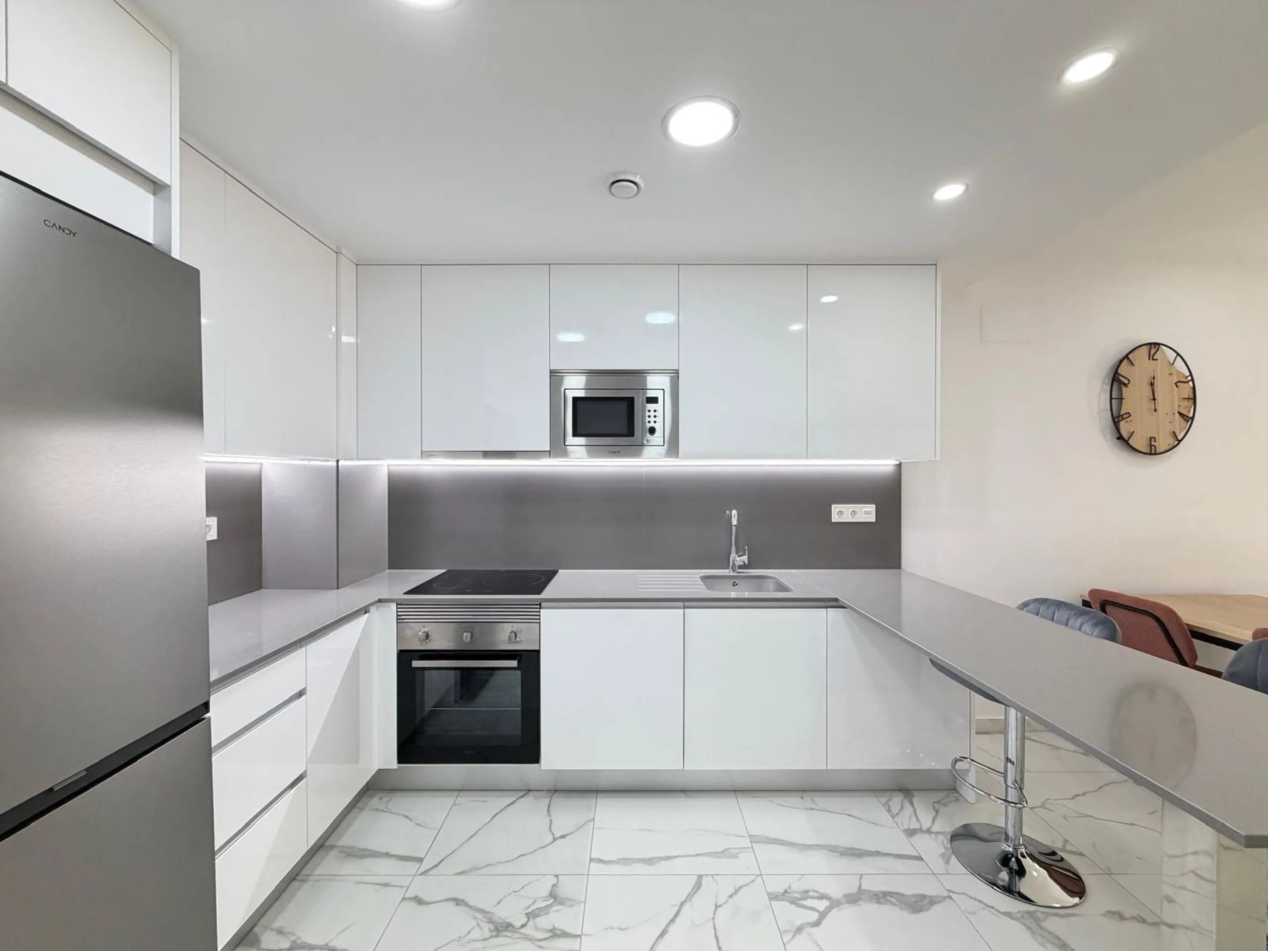 NUEVO APARTAMENTO EN RESIDENCIAL "ALEGRIA 21" CON GARAJE+TRASTERO INCLUIDO. 2 DORM. 2 BAÑOS. 105 M2. PISCINA+SAUNA+BARBACOA.