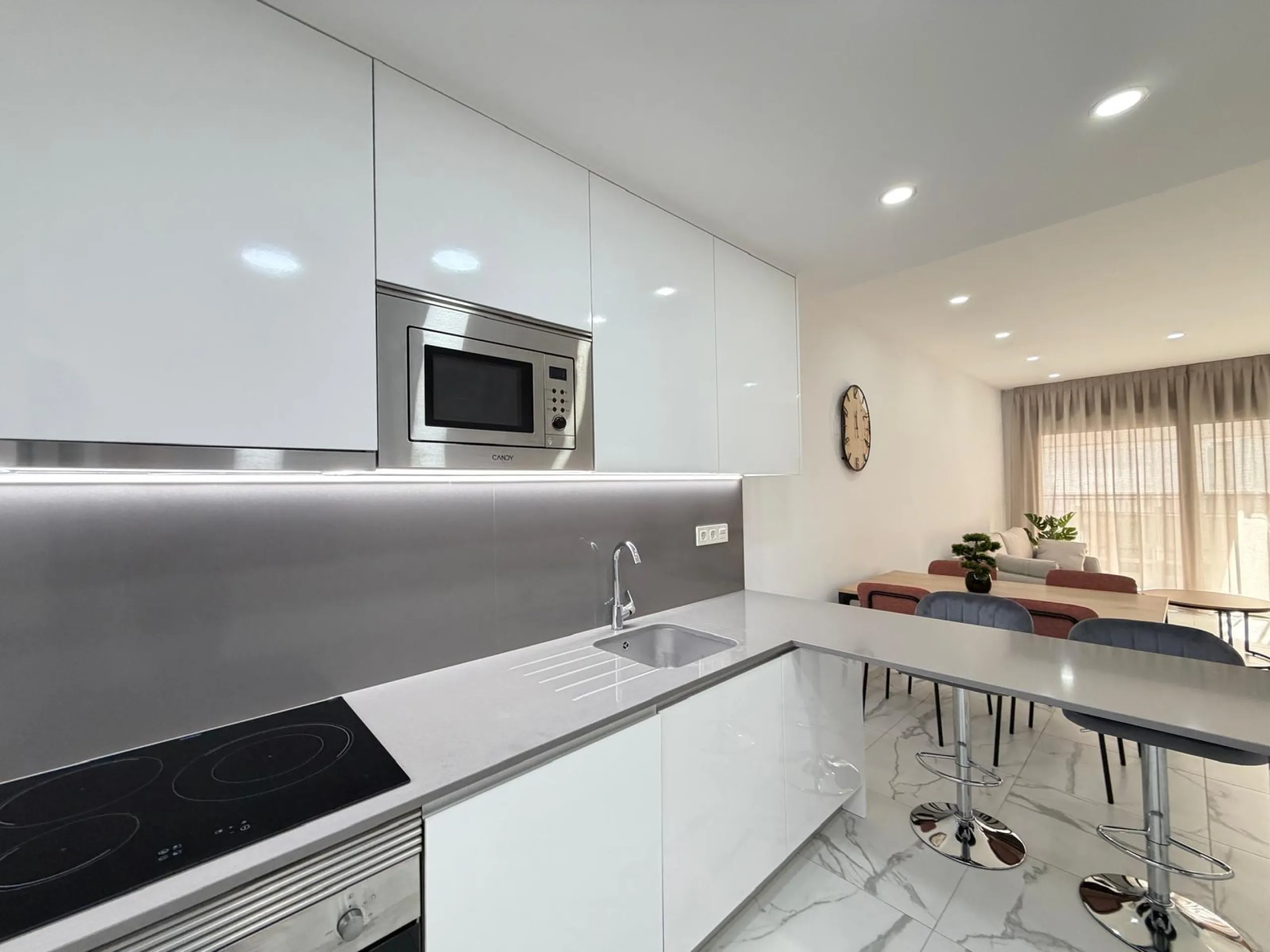 NUEVO APARTAMENTO EN RESIDENCIAL "ALEGRIA 21" CON GARAJE+TRASTERO INCLUIDO. 2 DORM. 2 BAÑOS. 105 M2. PISCINA+SAUNA+BARBACOA.