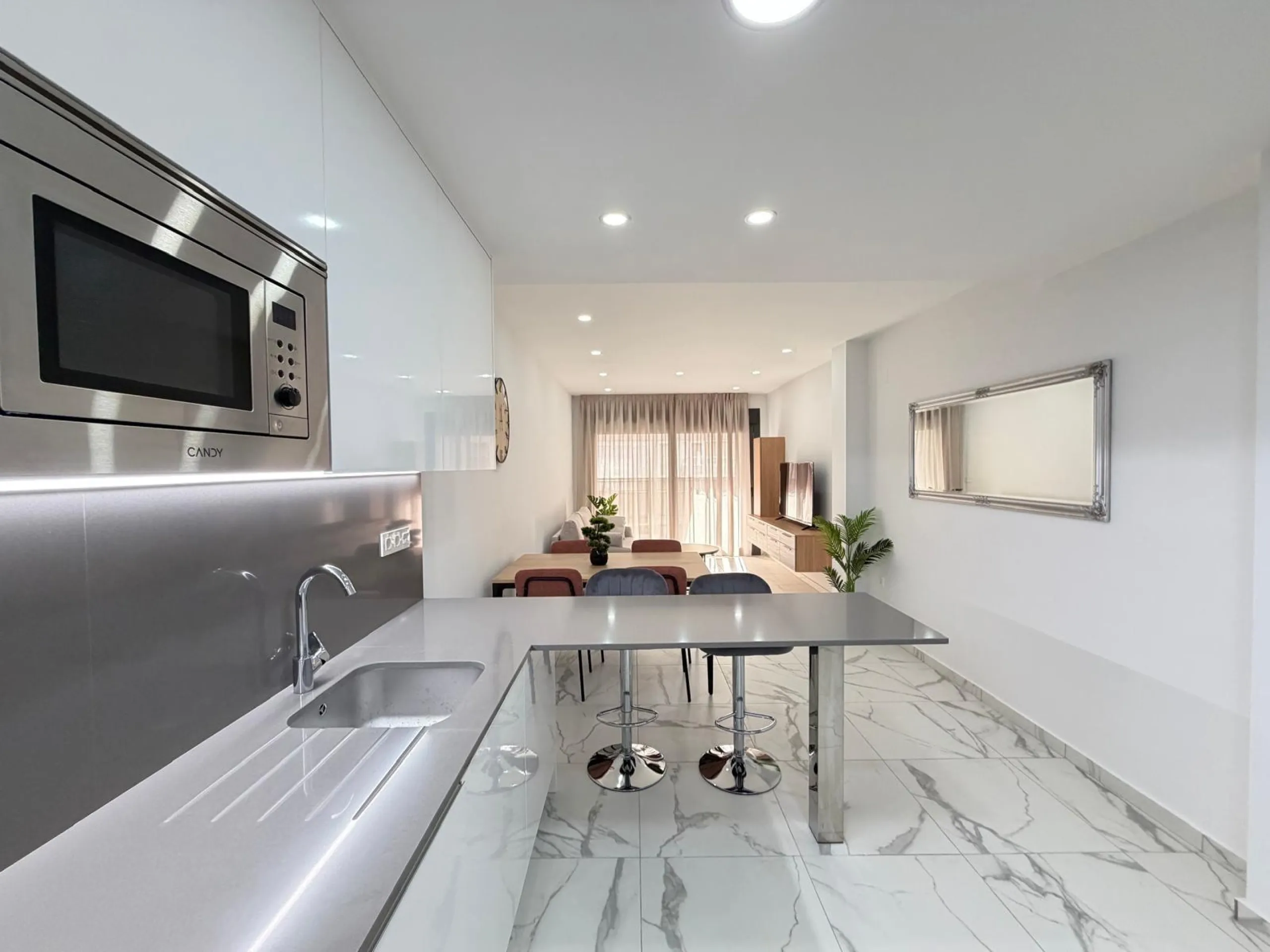 NUEVO APARTAMENTO EN RESIDENCIAL "ALEGRIA 21" CON GARAJE+TRASTERO INCLUIDO. 2 DORM. 2 BAÑOS. 105 M2. PISCINA+SAUNA+BARBACOA.