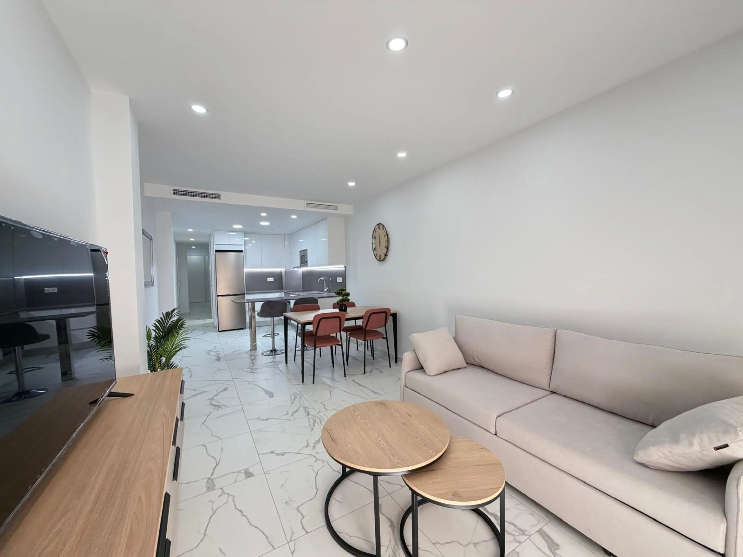 NUEVO APARTAMENTO EN RESIDENCIAL "ALEGRIA 21" CON GARAJE+TRASTERO INCLUIDO. 2 DORM. 2 BAÑOS. 105 M2. PISCINA+SAUNA+BARBACOA.