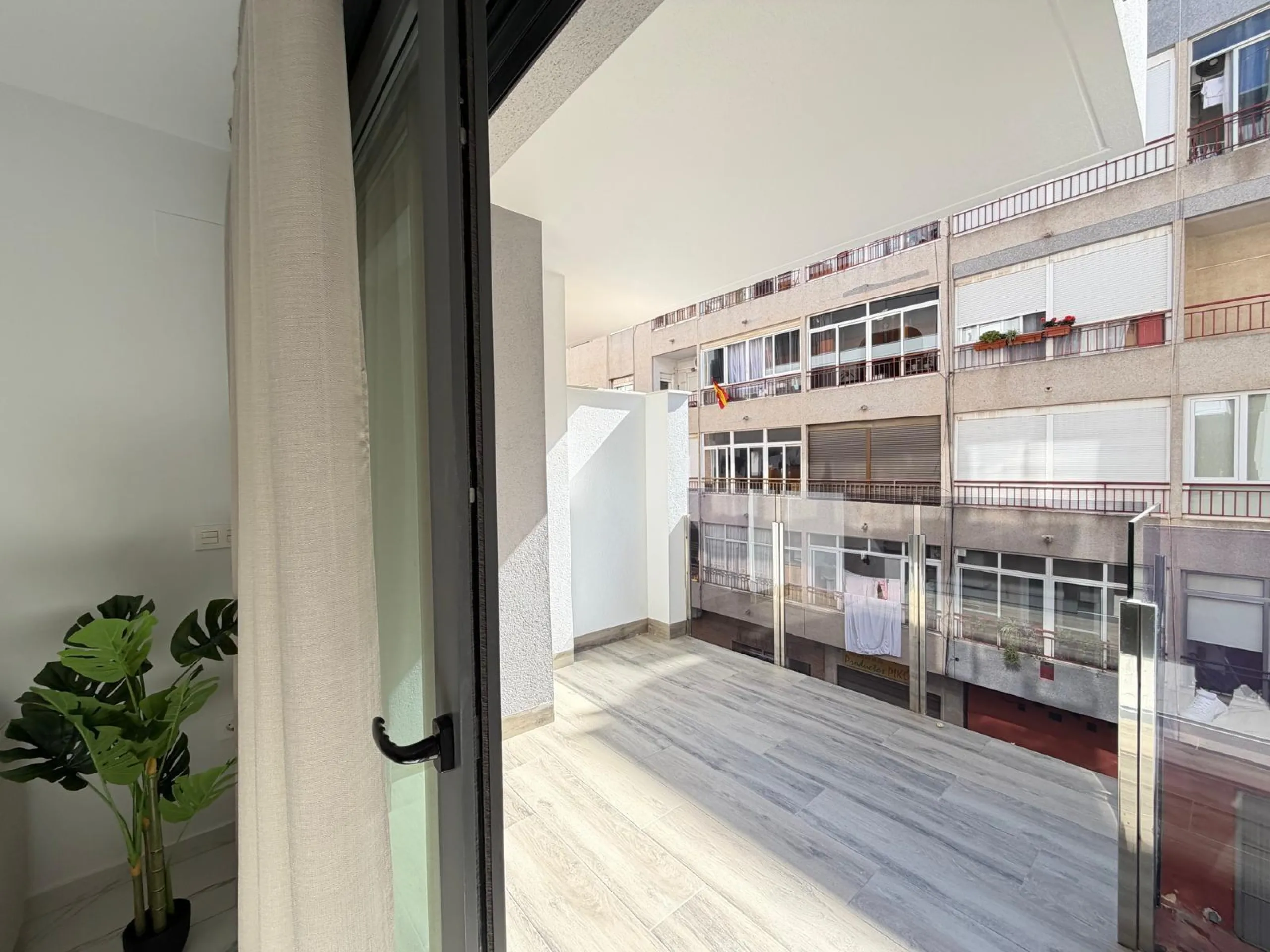 NUEVO APARTAMENTO EN RESIDENCIAL "ALEGRIA 21" CON GARAJE+TRASTERO INCLUIDO. 2 DORM. 2 BAÑOS. 105 M2. PISCINA+SAUNA+BARBACOA.