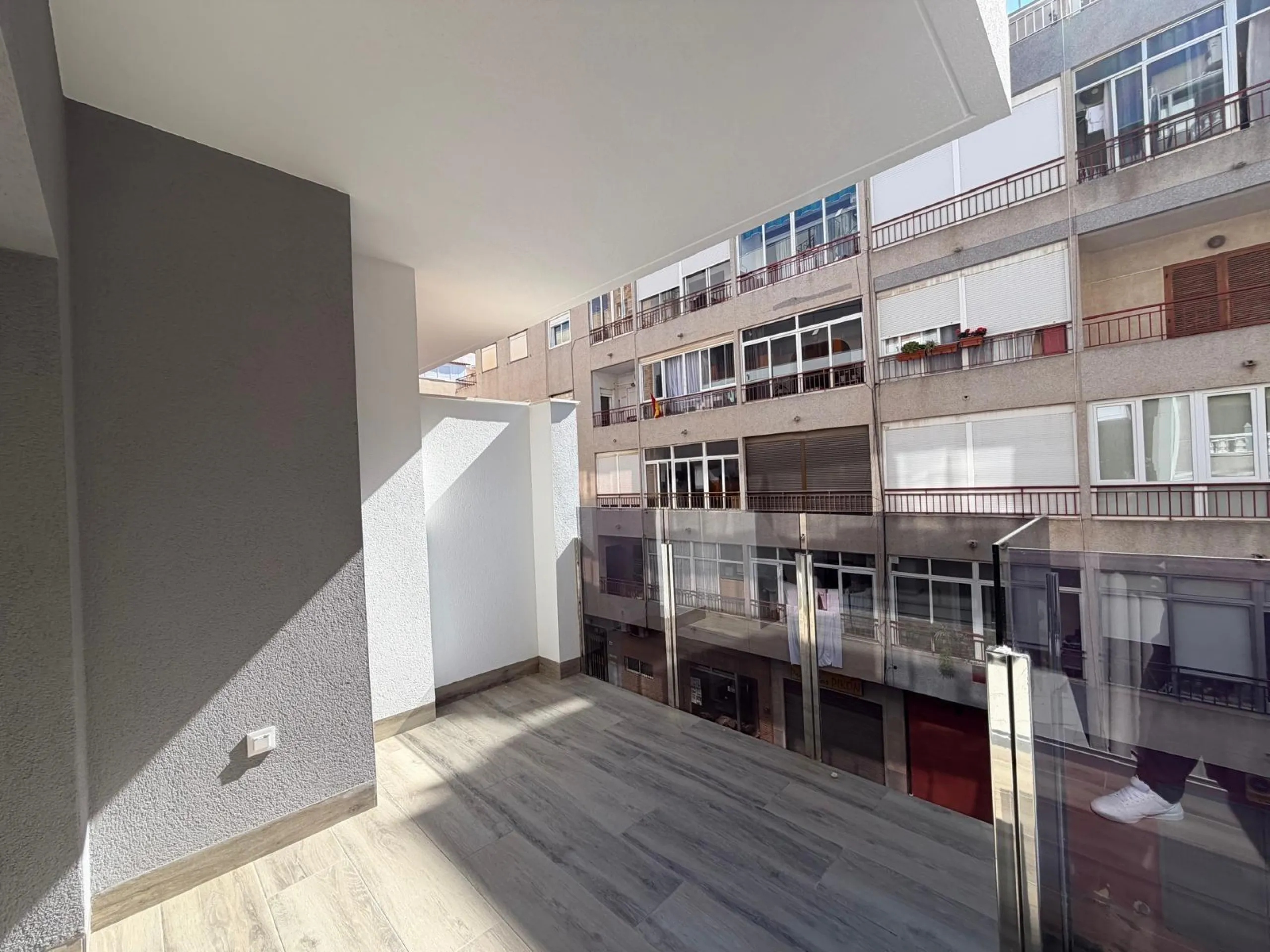 NUEVO APARTAMENTO EN RESIDENCIAL "ALEGRIA 21" CON GARAJE+TRASTERO INCLUIDO. 2 DORM. 2 BAÑOS. 105 M2. PISCINA+SAUNA+BARBACOA.