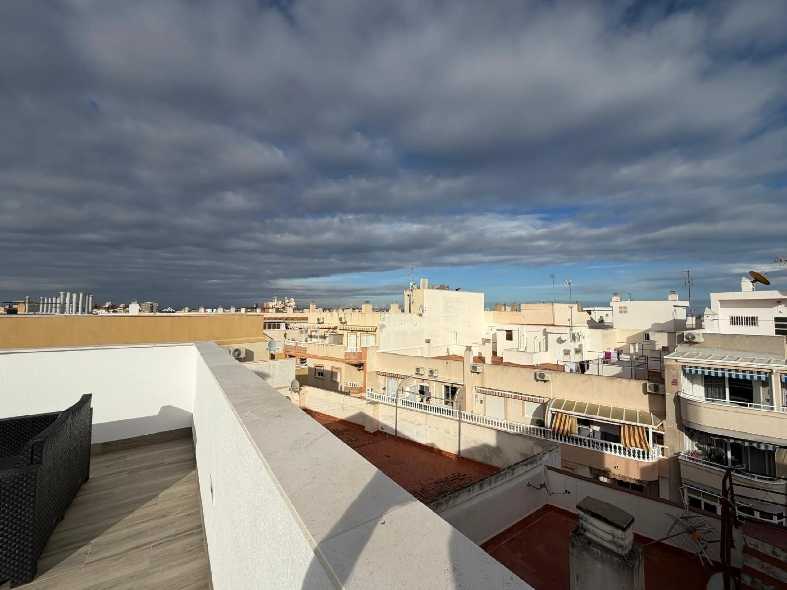 NUEVO APARTAMENTO EN RESIDENCIAL "ALEGRIA 21" CON GARAJE+TRASTERO INCLUIDO. 2 DORM. 2 BAÑOS. 105 M2. PISCINA+SAUNA+BARBACOA.