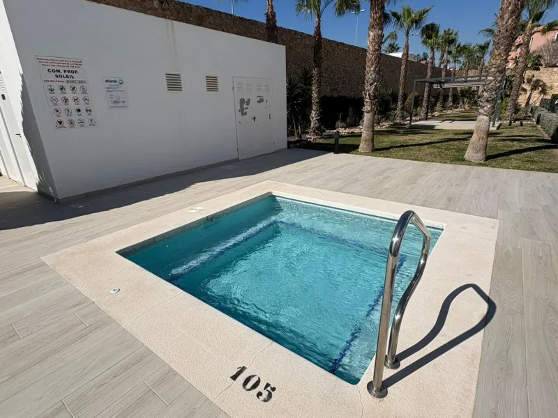 Moderno Apartamento en Villamartin, Orihuela Costa - Perfecto Estado y Cerca del Mar