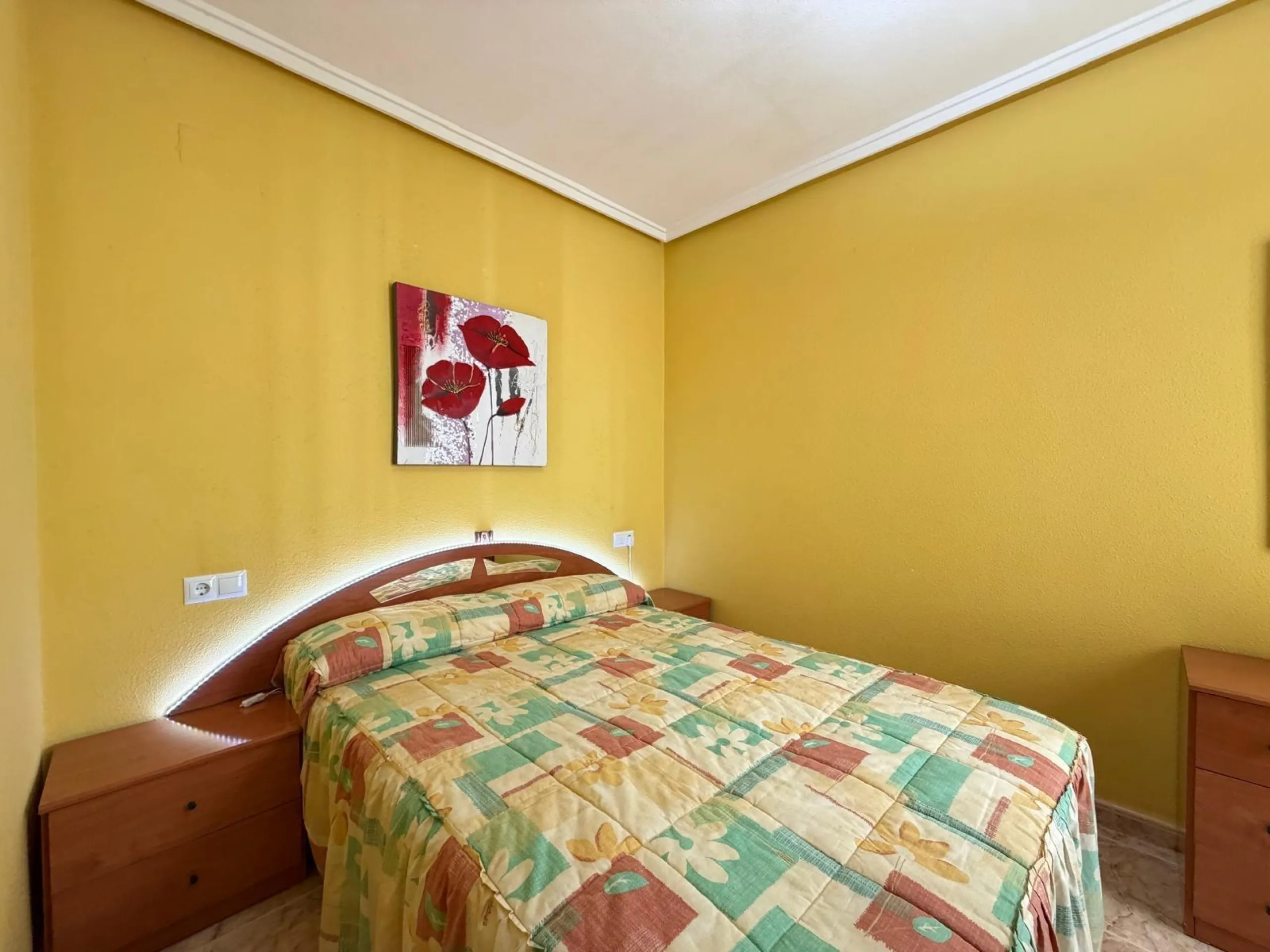 PENTHOUSE WITH SEA VIEWS ON AV. DE LAS HABANERAS WITH VERY LARGE GARAGE SPACE INCLUDED. 2 BEDROOMS. 1 BATHROOM. TOTAL AREA OF 72 M2.