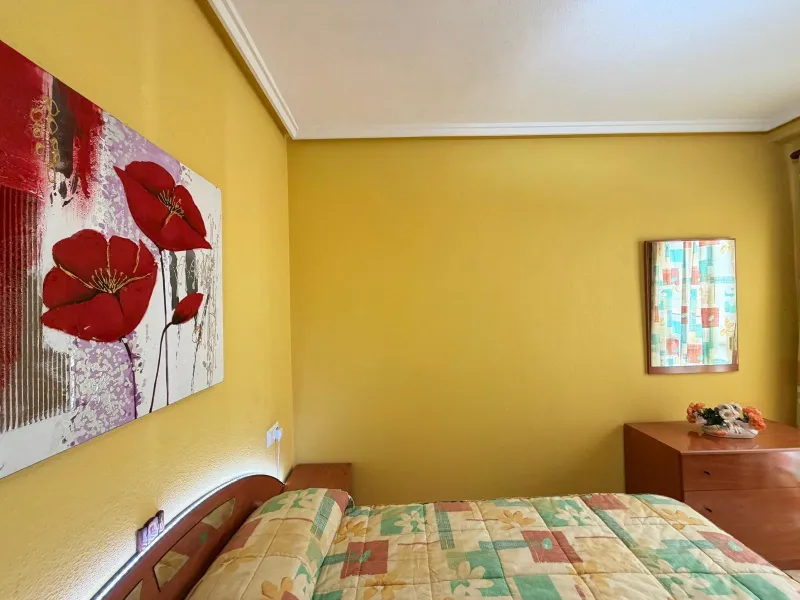 PENTHOUSE WITH SEA VIEWS ON AV. DE LAS HABANERAS WITH VERY LARGE GARAGE SPACE INCLUDED. 2 BEDROOMS. 1 BATHROOM. TOTAL AREA OF 72 M2.