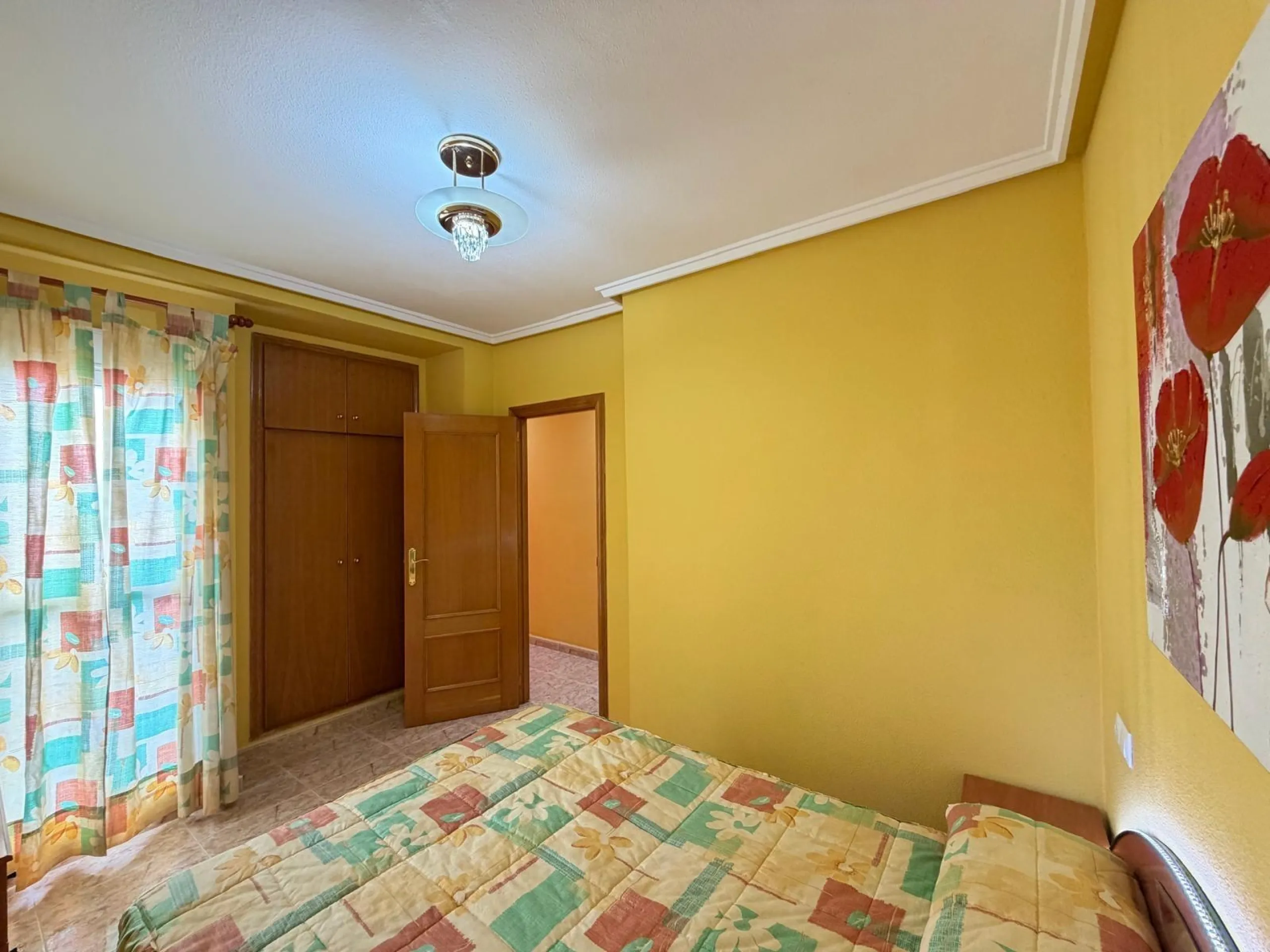 PENTHOUSE WITH SEA VIEWS ON AV. DE LAS HABANERAS WITH VERY LARGE GARAGE SPACE INCLUDED. 2 BEDROOMS. 1 BATHROOM. TOTAL AREA OF 72 M2.