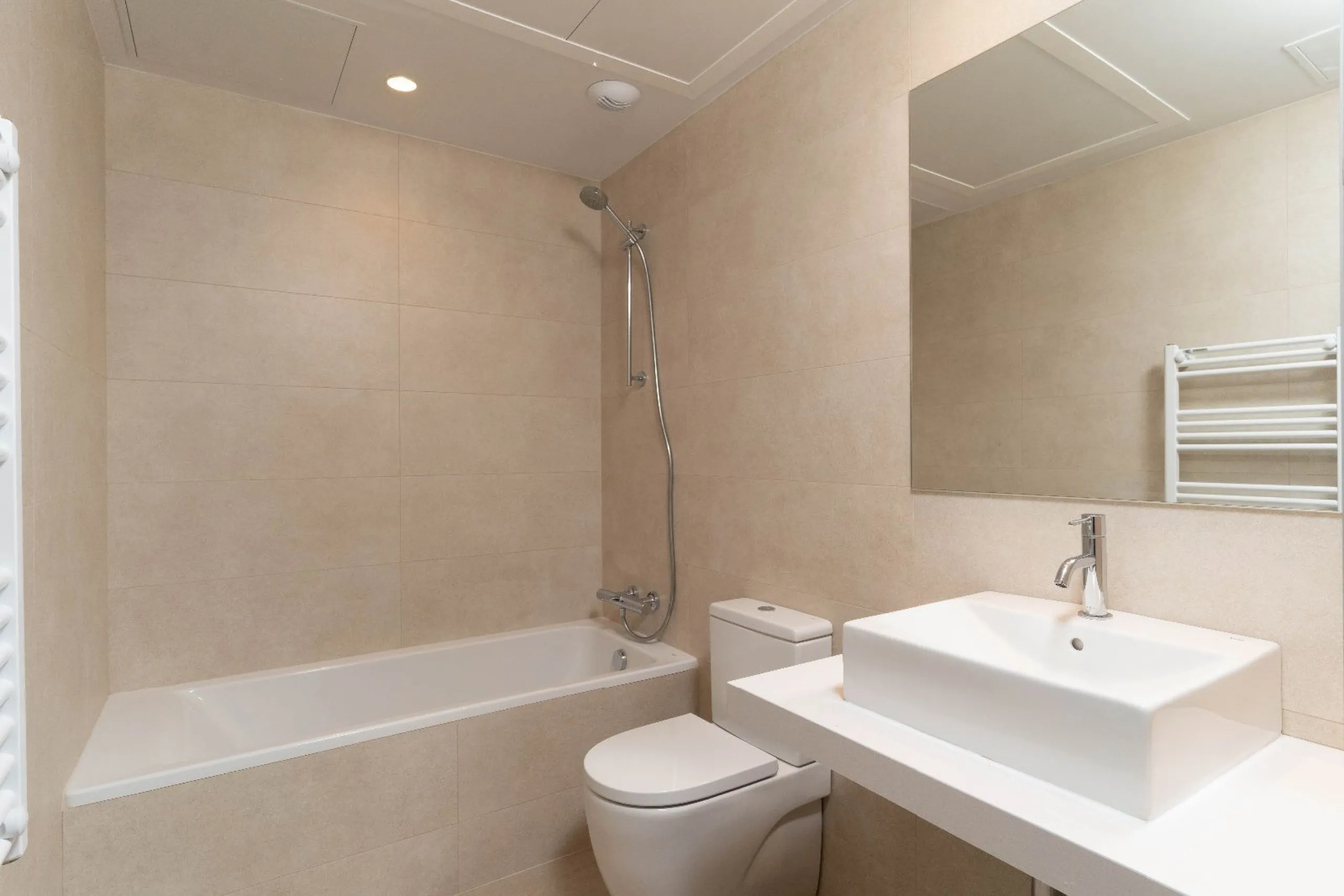 Moderno complejo residencial Tres Creus cerca del centro, en Sabadell, Barcelona