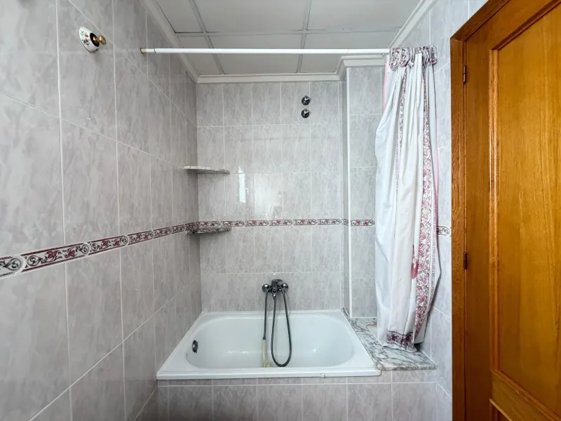 PENTHOUSE WITH SEA VIEWS ON AV. DE LAS HABANERAS WITH VERY LARGE GARAGE SPACE INCLUDED. 2 BEDROOMS. 1 BATHROOM. TOTAL AREA OF 72 M2.