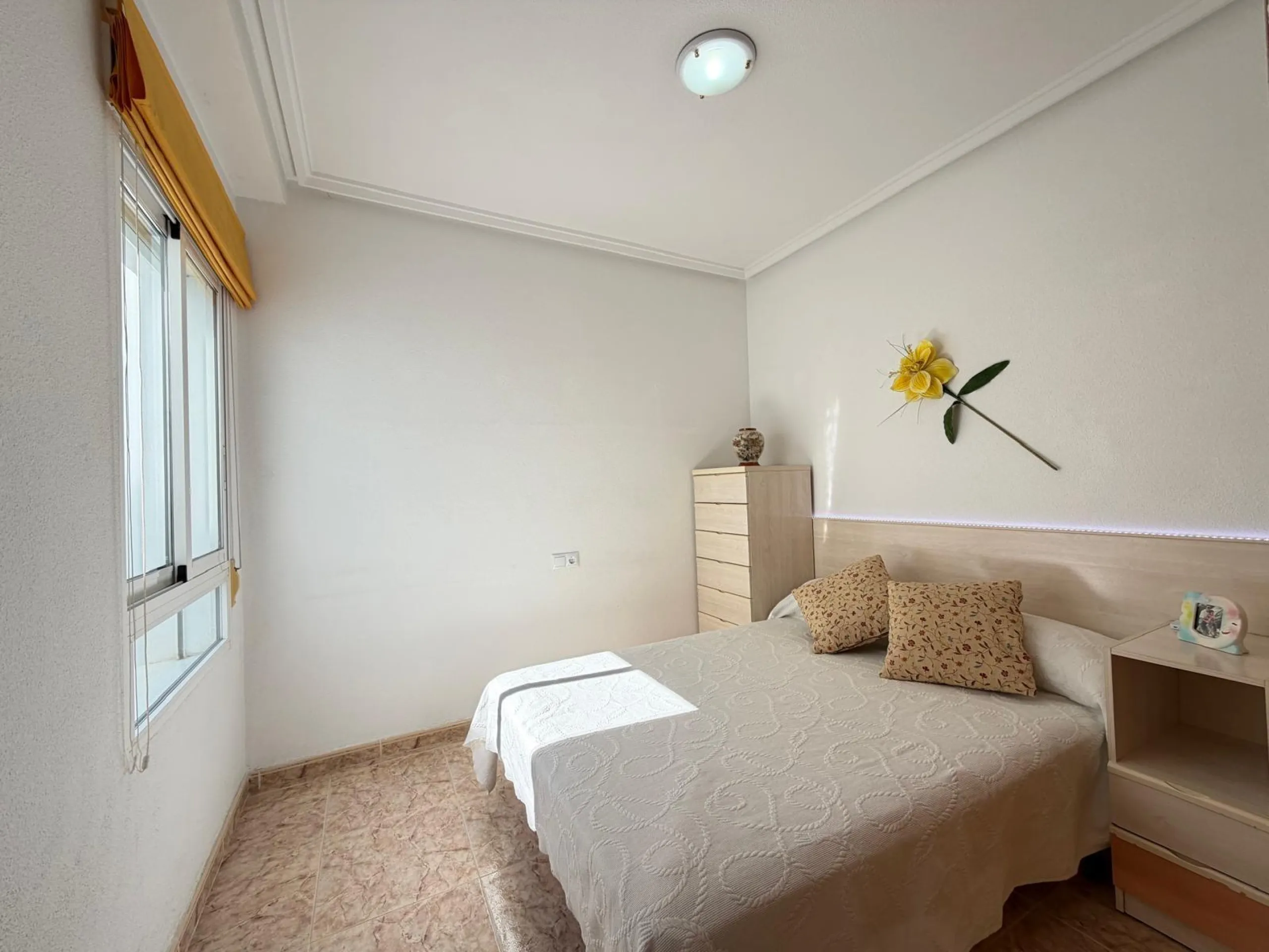 PENTHOUSE WITH SEA VIEWS ON AV. DE LAS HABANERAS WITH VERY LARGE GARAGE SPACE INCLUDED. 2 BEDROOMS. 1 BATHROOM. TOTAL AREA OF 72 M2.