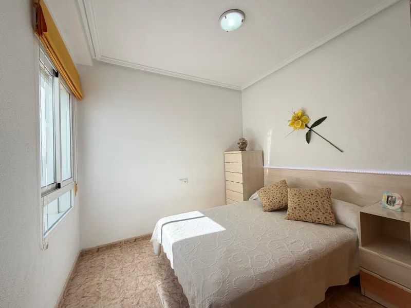 PENTHOUSE WITH SEA VIEWS ON AV. DE LAS HABANERAS WITH VERY LARGE GARAGE SPACE INCLUDED. 2 BEDROOMS. 1 BATHROOM. TOTAL AREA OF 72 M2.