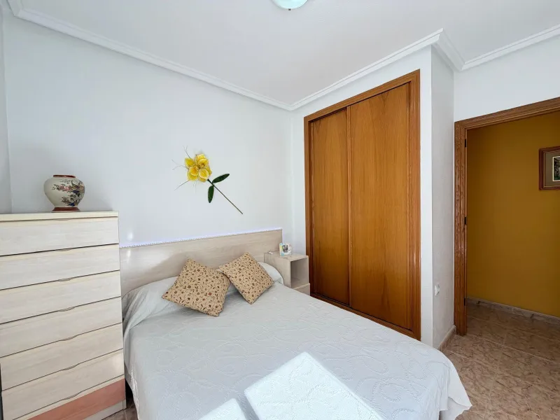 PENTHOUSE WITH SEA VIEWS ON AV. DE LAS HABANERAS WITH VERY LARGE GARAGE SPACE INCLUDED. 2 BEDROOMS. 1 BATHROOM. TOTAL AREA OF 72 M2.