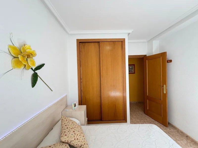 PENTHOUSE WITH SEA VIEWS ON AV. DE LAS HABANERAS WITH VERY LARGE GARAGE SPACE INCLUDED. 2 BEDROOMS. 1 BATHROOM. TOTAL AREA OF 72 M2.