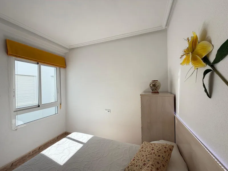 PENTHOUSE WITH SEA VIEWS ON AV. DE LAS HABANERAS WITH VERY LARGE GARAGE SPACE INCLUDED. 2 BEDROOMS. 1 BATHROOM. TOTAL AREA OF 72 M2.