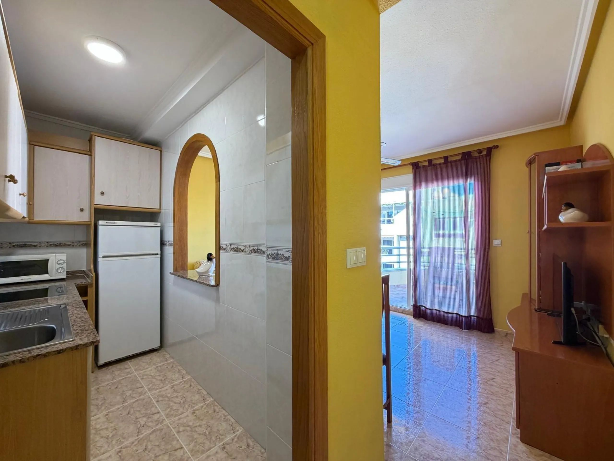 PENTHOUSE WITH SEA VIEWS ON AV. DE LAS HABANERAS WITH VERY LARGE GARAGE SPACE INCLUDED. 2 BEDROOMS. 1 BATHROOM. TOTAL AREA OF 72 M2.